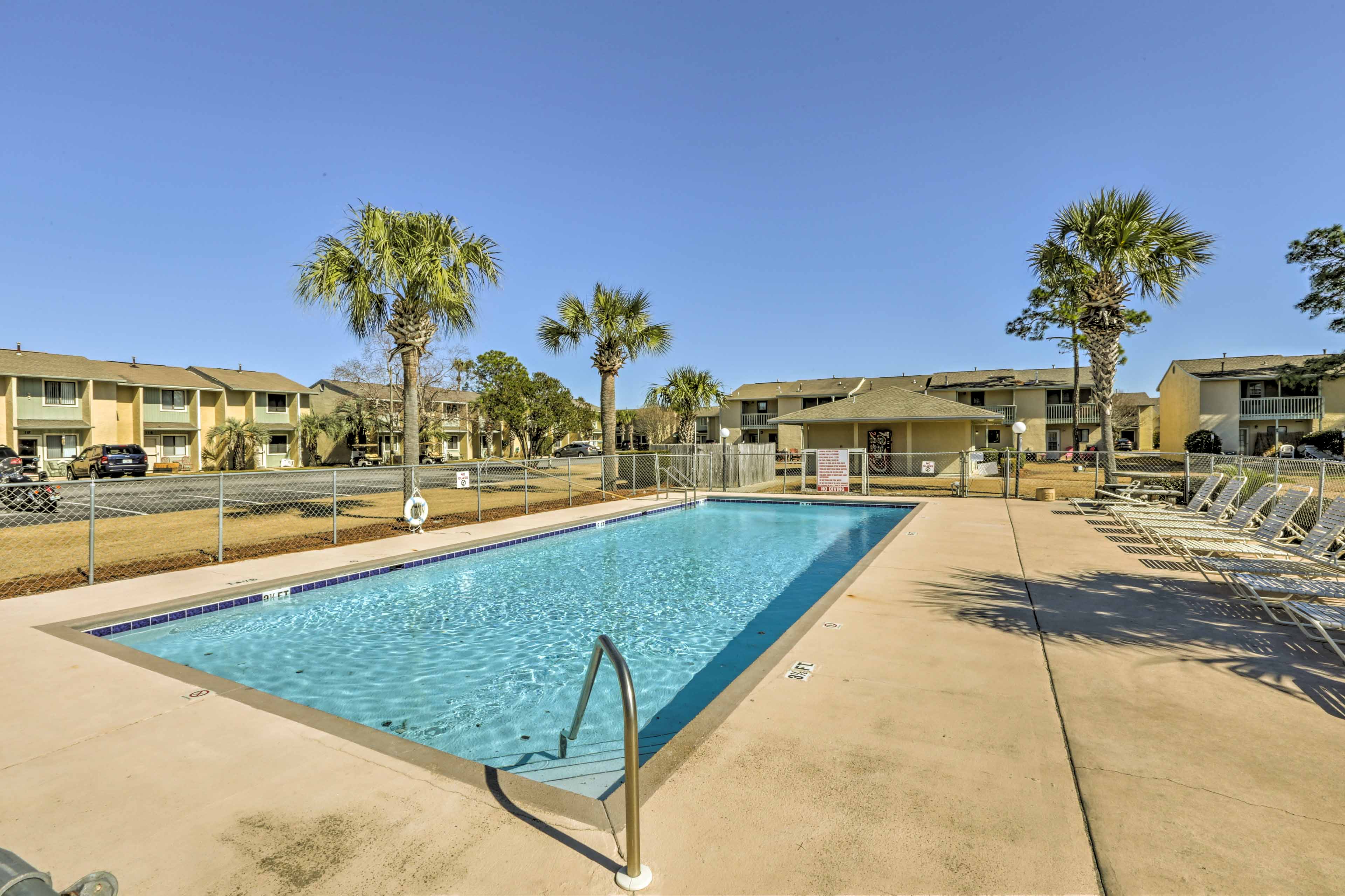 This condo offers access to 11 pools, 4 tennis courts, and a breathtaking beach.