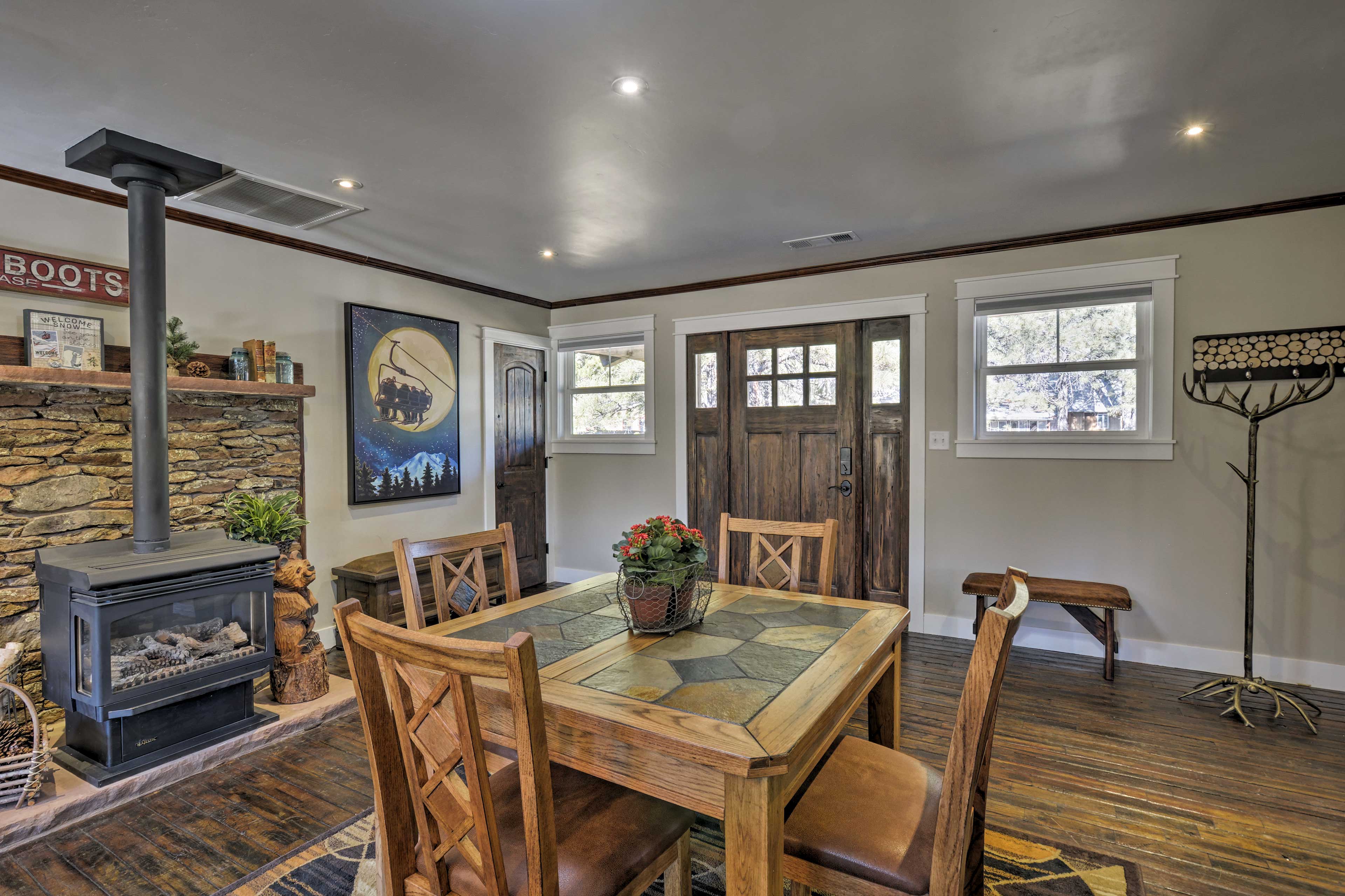 Dining Table | Dishware Provided