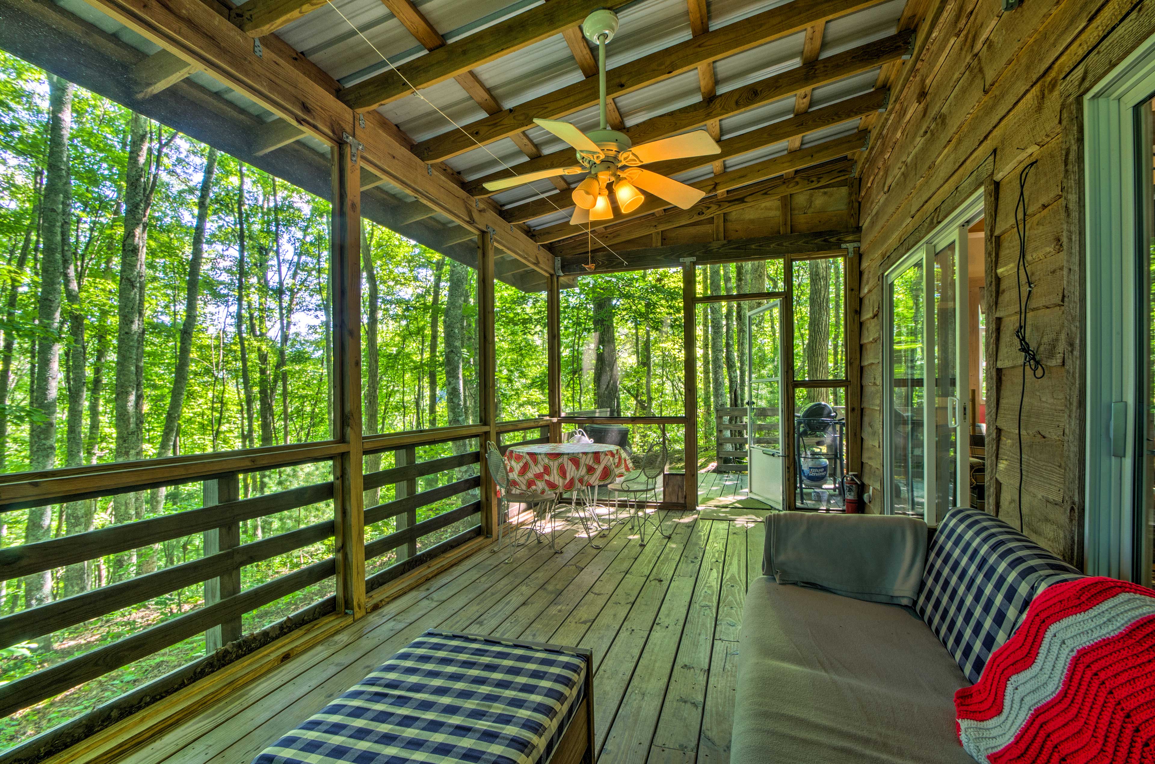 Screened Porch | Outdoor Dining