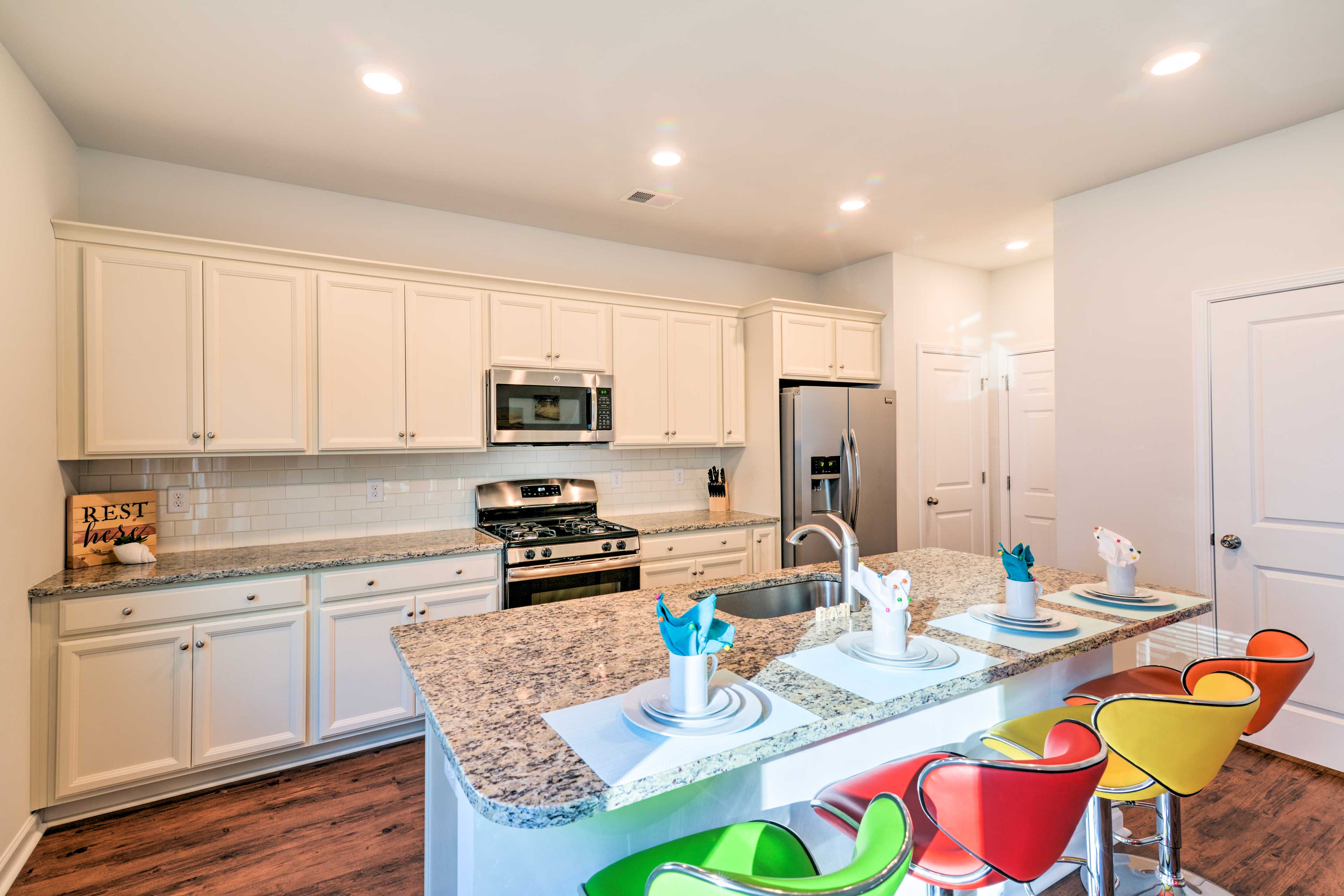 Kitchen | Free WiFi | Open Floor Plan