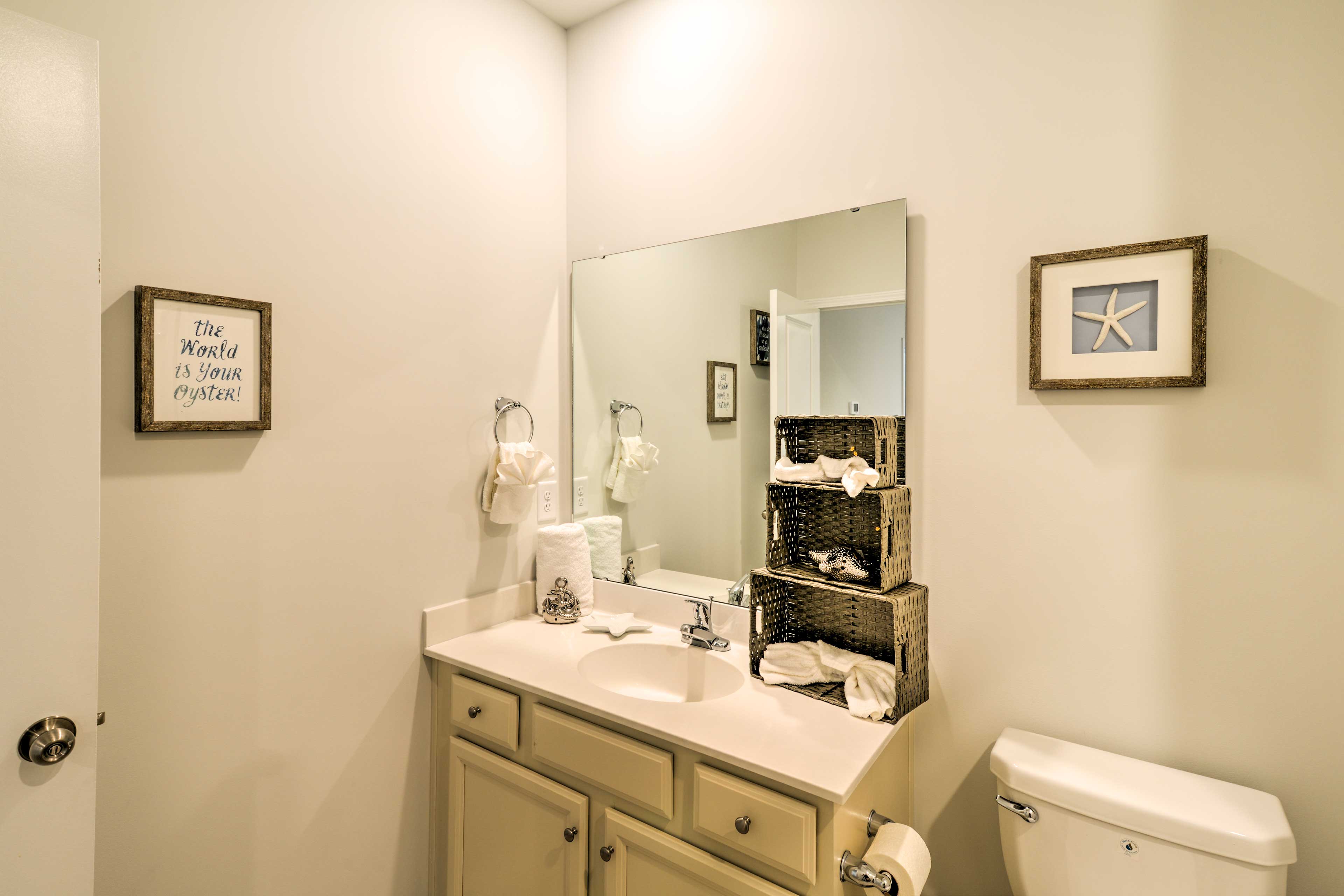 Full Bathroom | Towels & Linens Provided