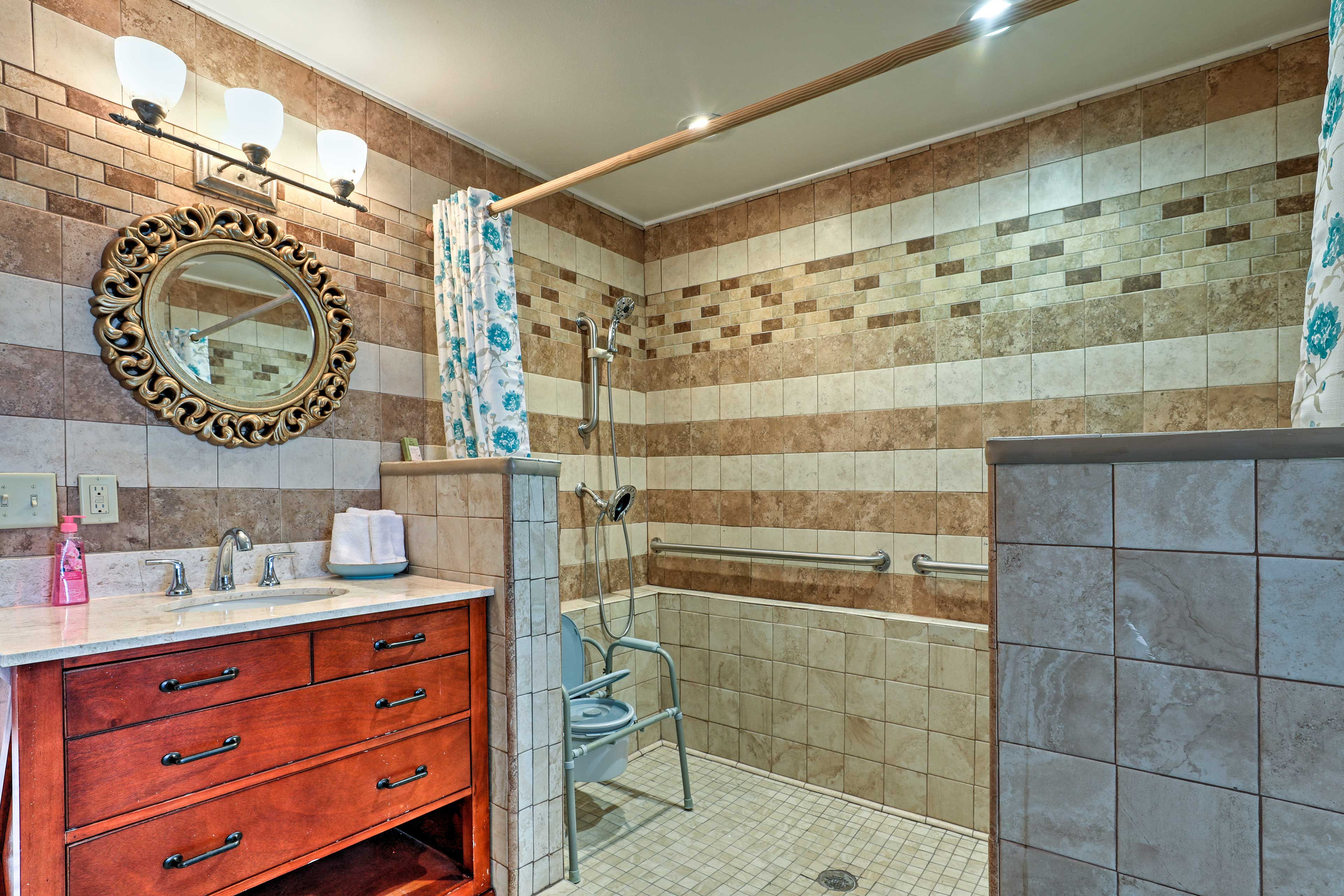 En-Suite Bathroom | Towels Provided