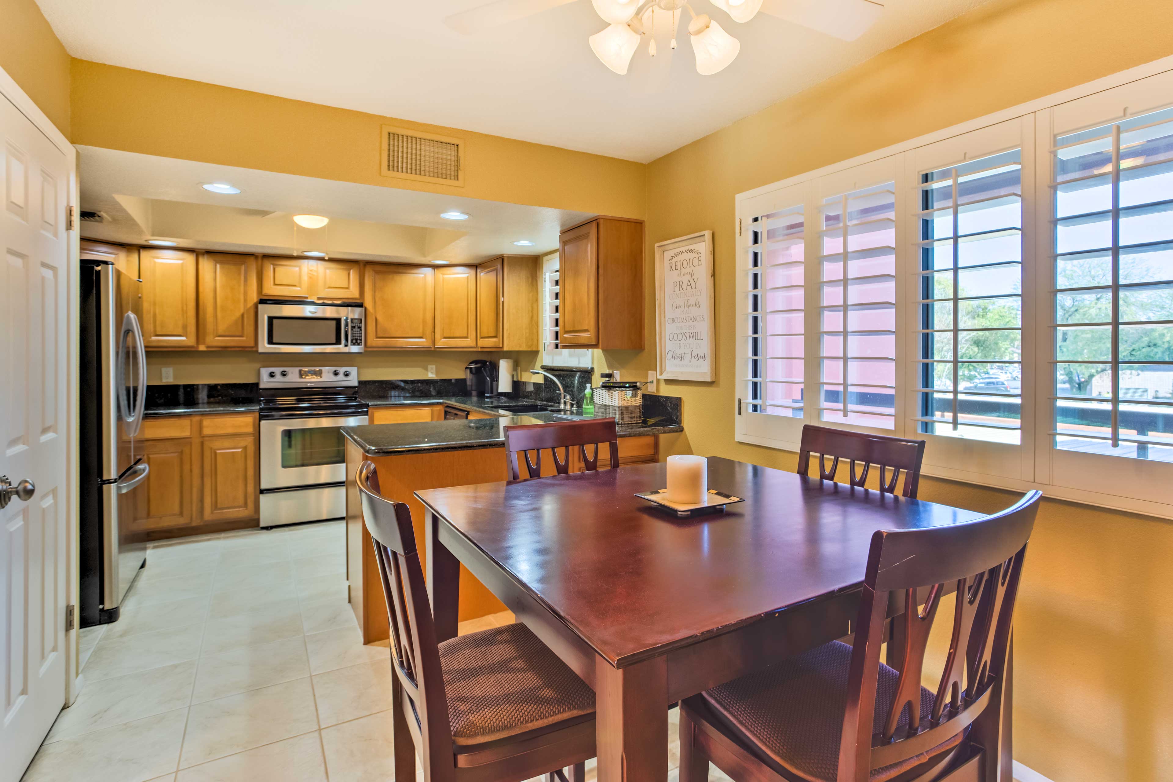 Dining Area | Dishware/Flatware Provided