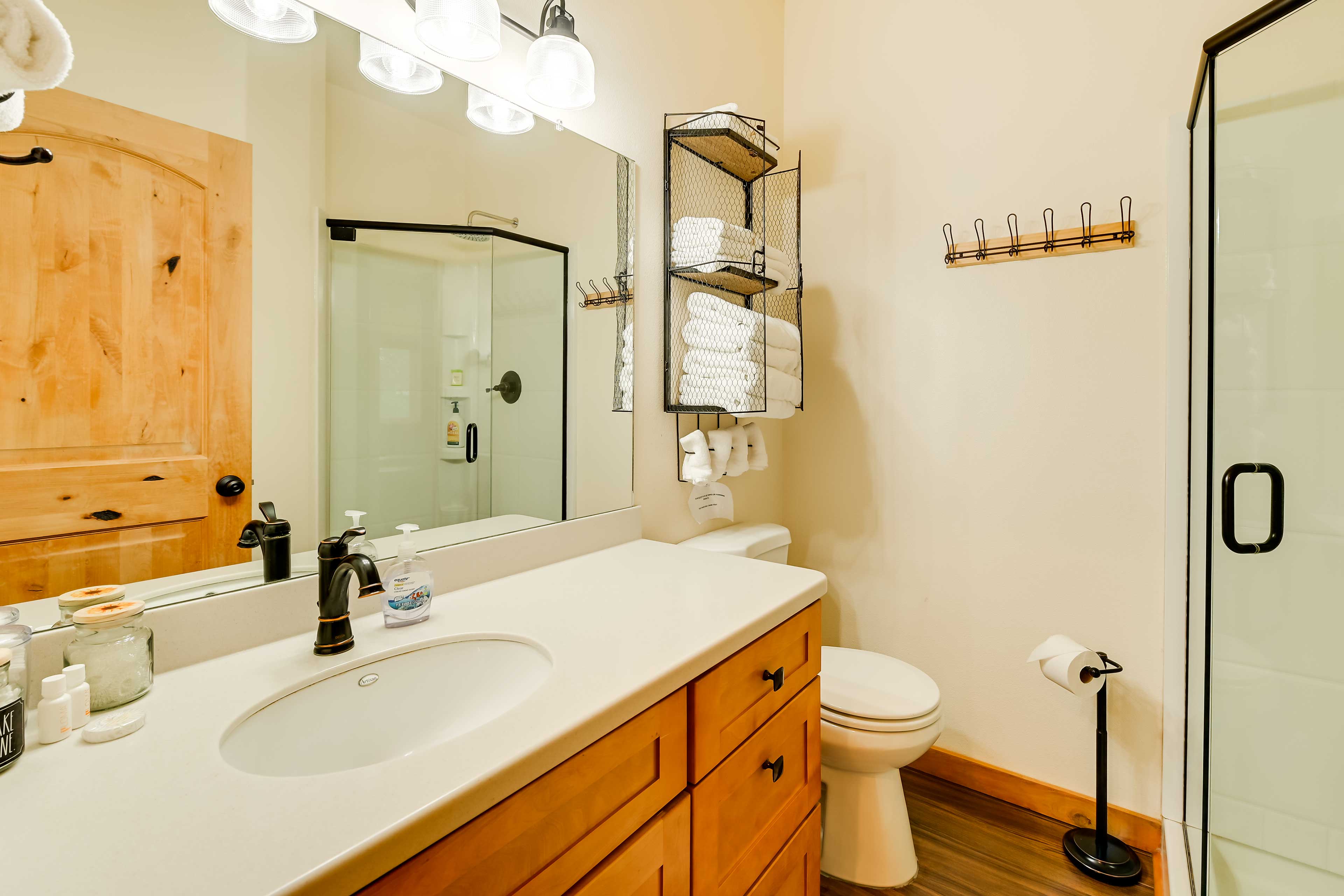 Full Bathroom | Complimentary Toiletries | Hair Dryer