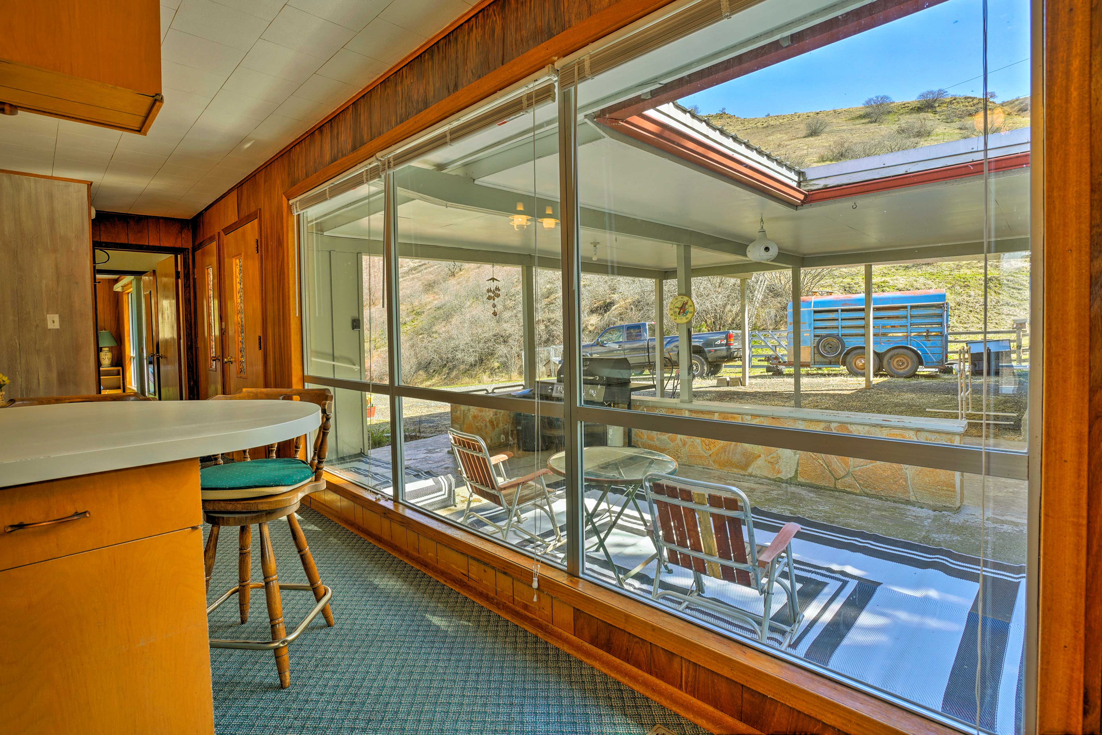 These floor-to-ceiling windows fill the kitchen and dining area with light and views.