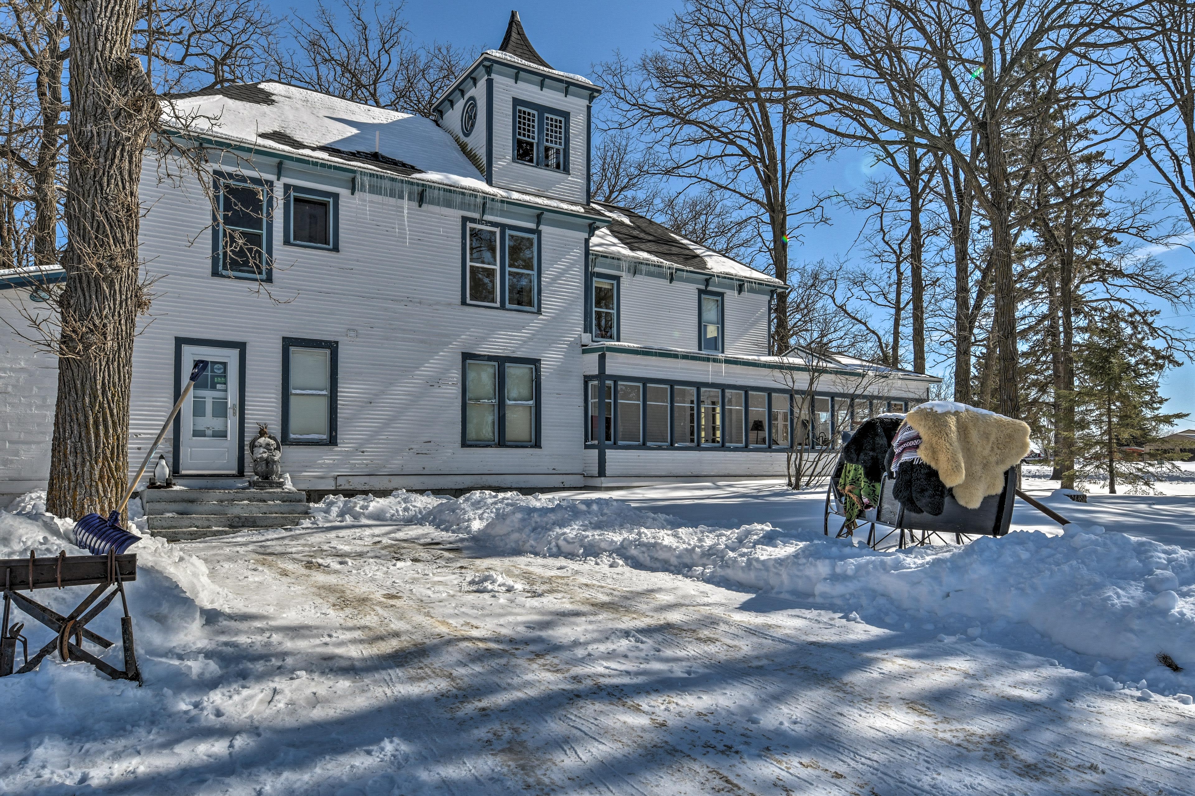 Parking | Driveway (10 Vehicles)