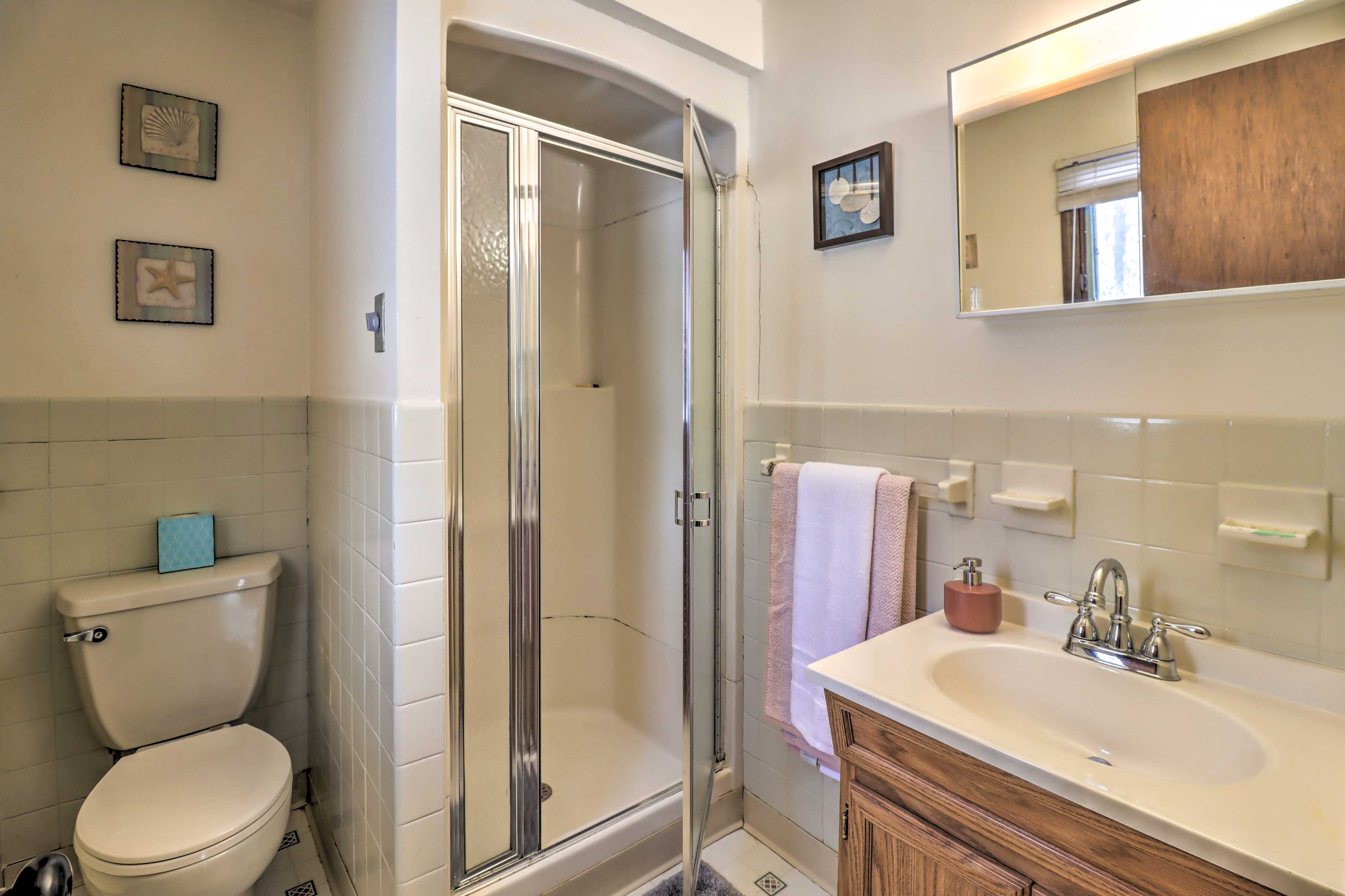 En-Suite Bathroom | Towels Provided