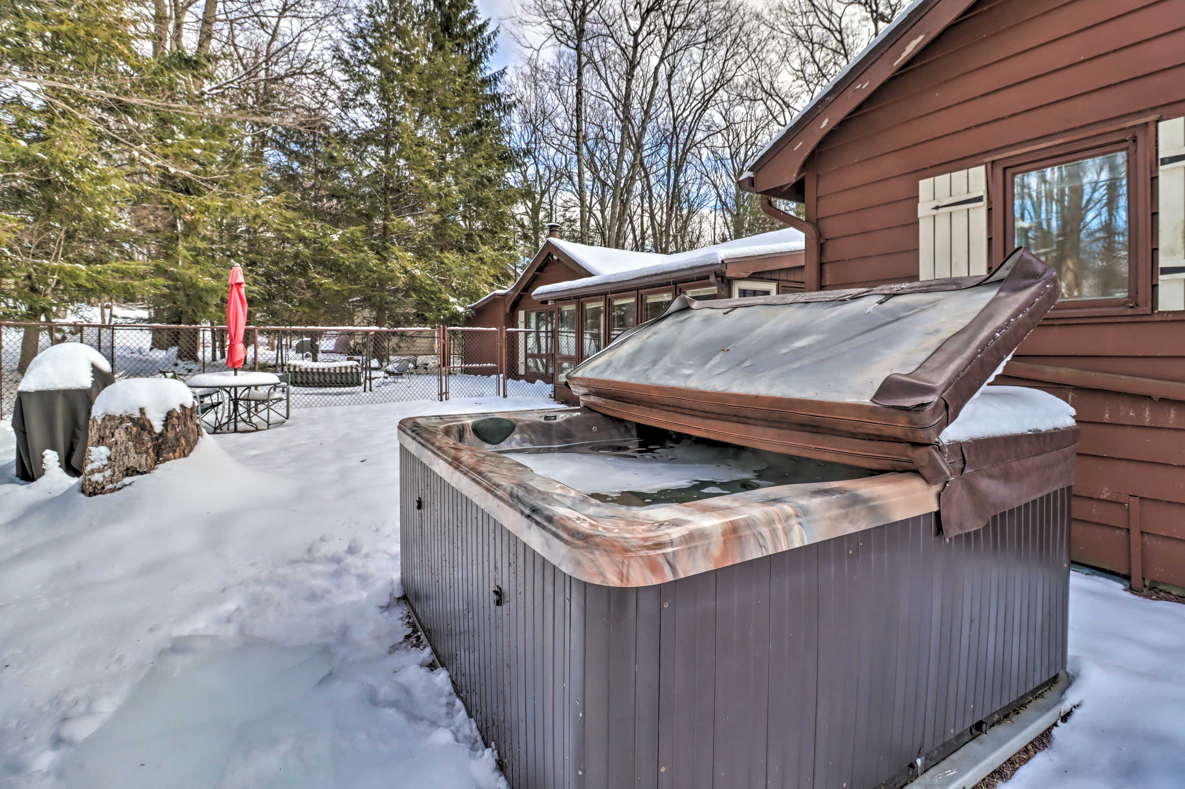 Backyard | Hot Tub | Gas Grill