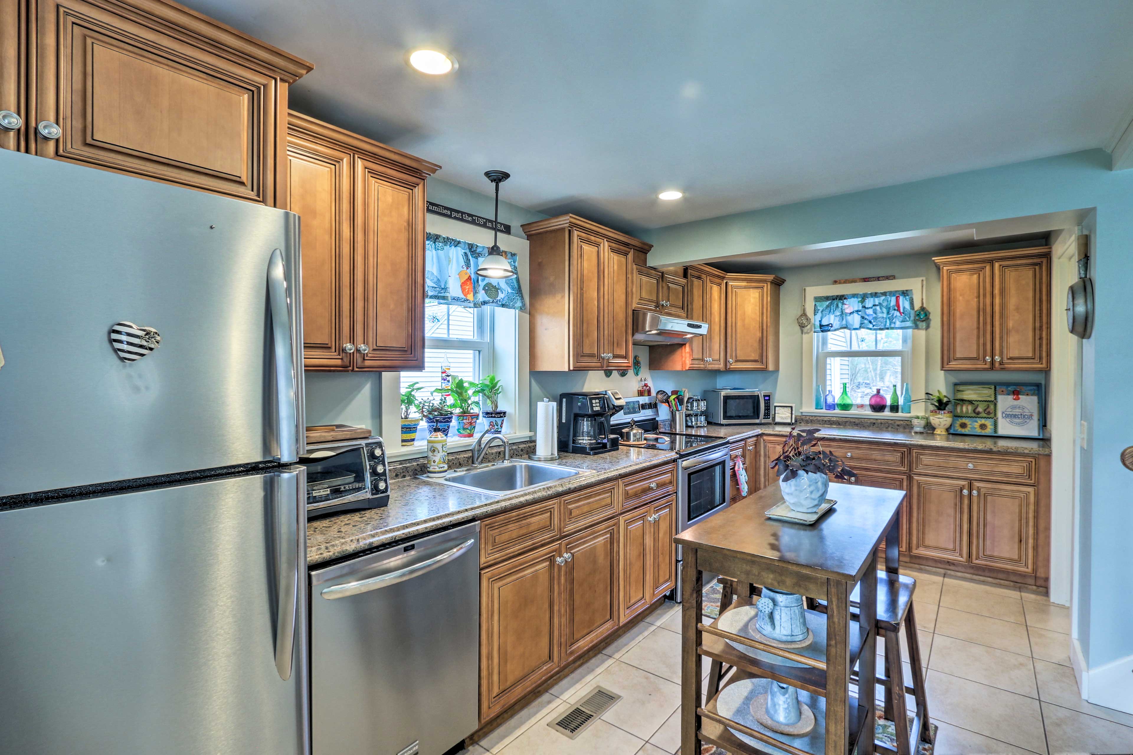 Kitchen | Fully Equipped | Dishware/Flatware | Pots/Pans