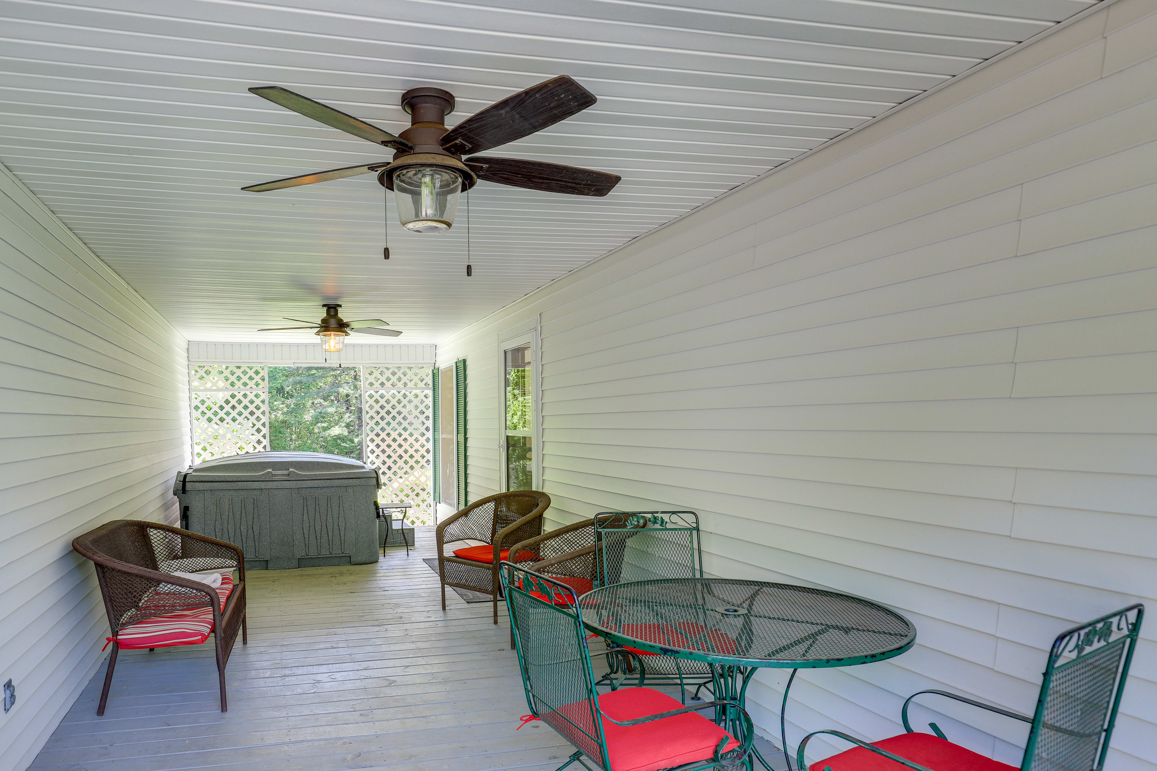 Covered Porch | Gas Grill | Outdoor Dining Area