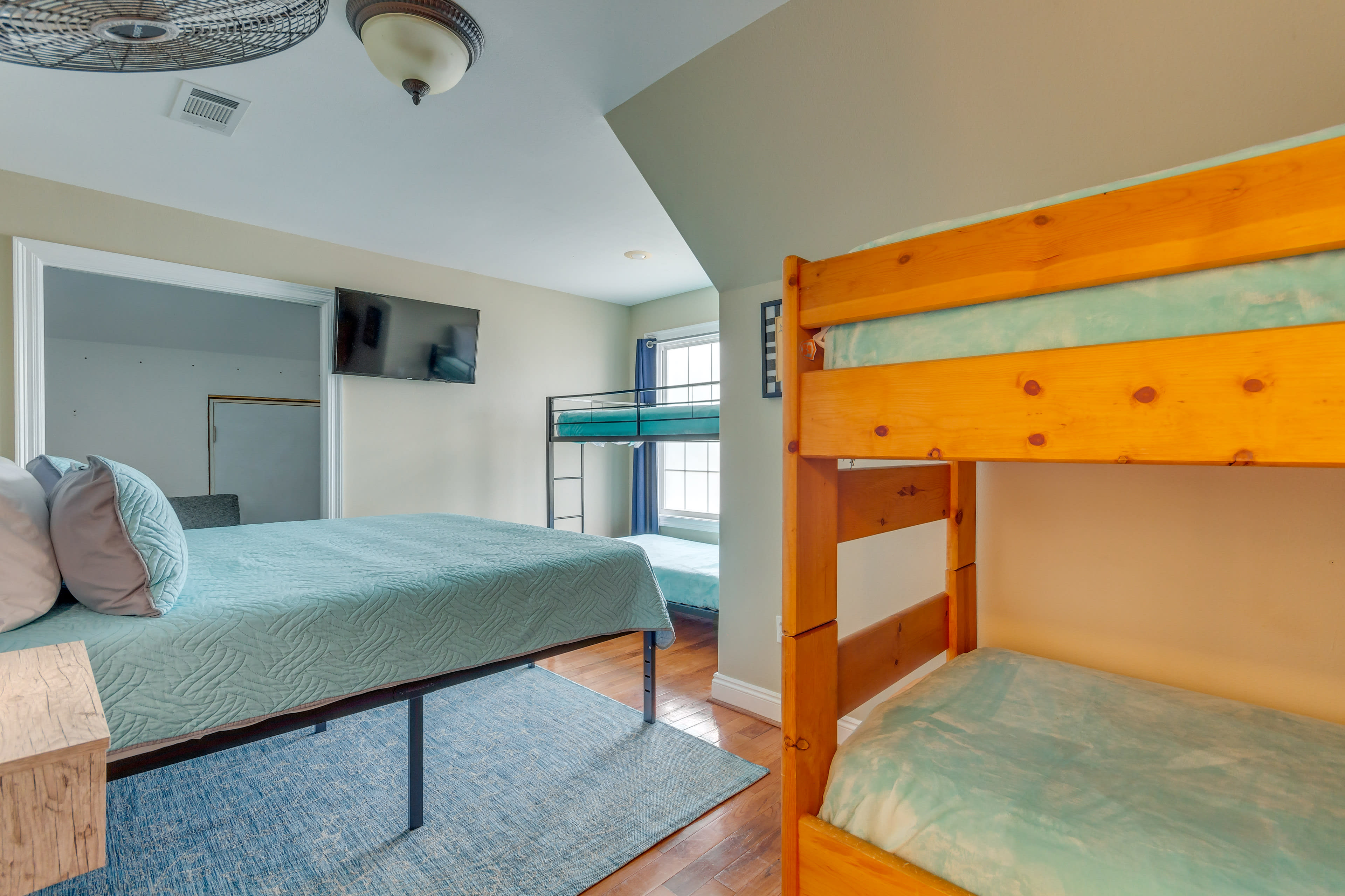 Bedroom 3 | King Bed | 2 Twin Bunk Beds