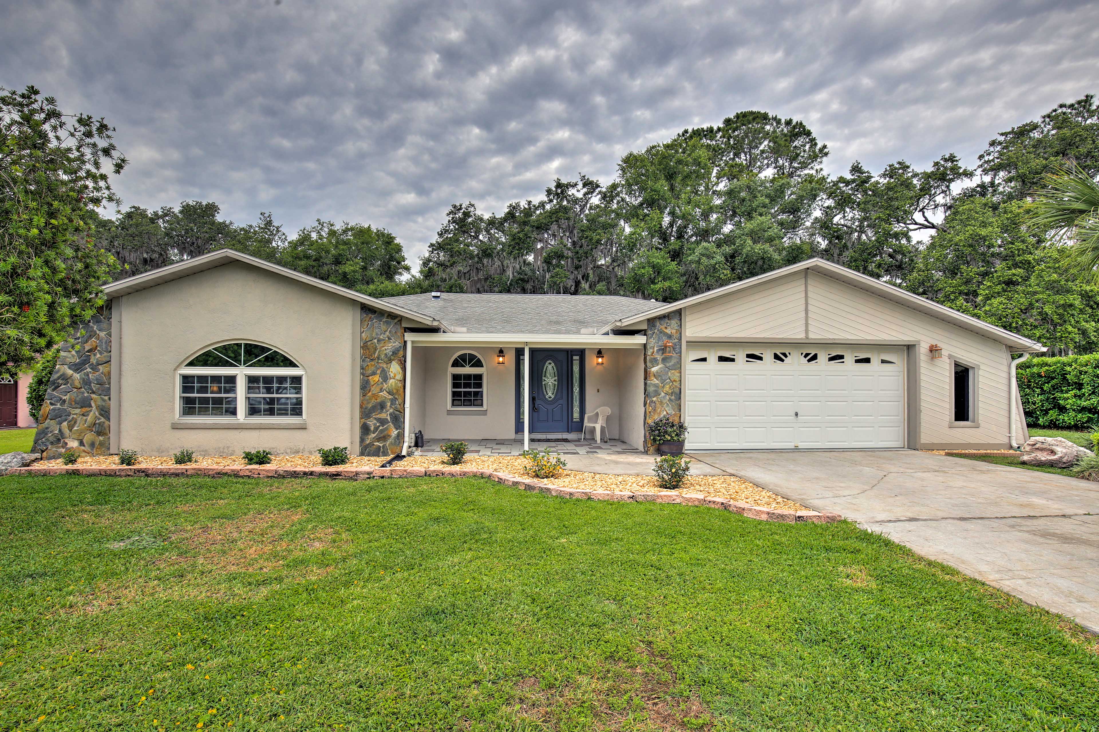 Dunnellon Vacation Rental | 3BR | 2BA | 2,085 Sq Ft | Step-Free Access