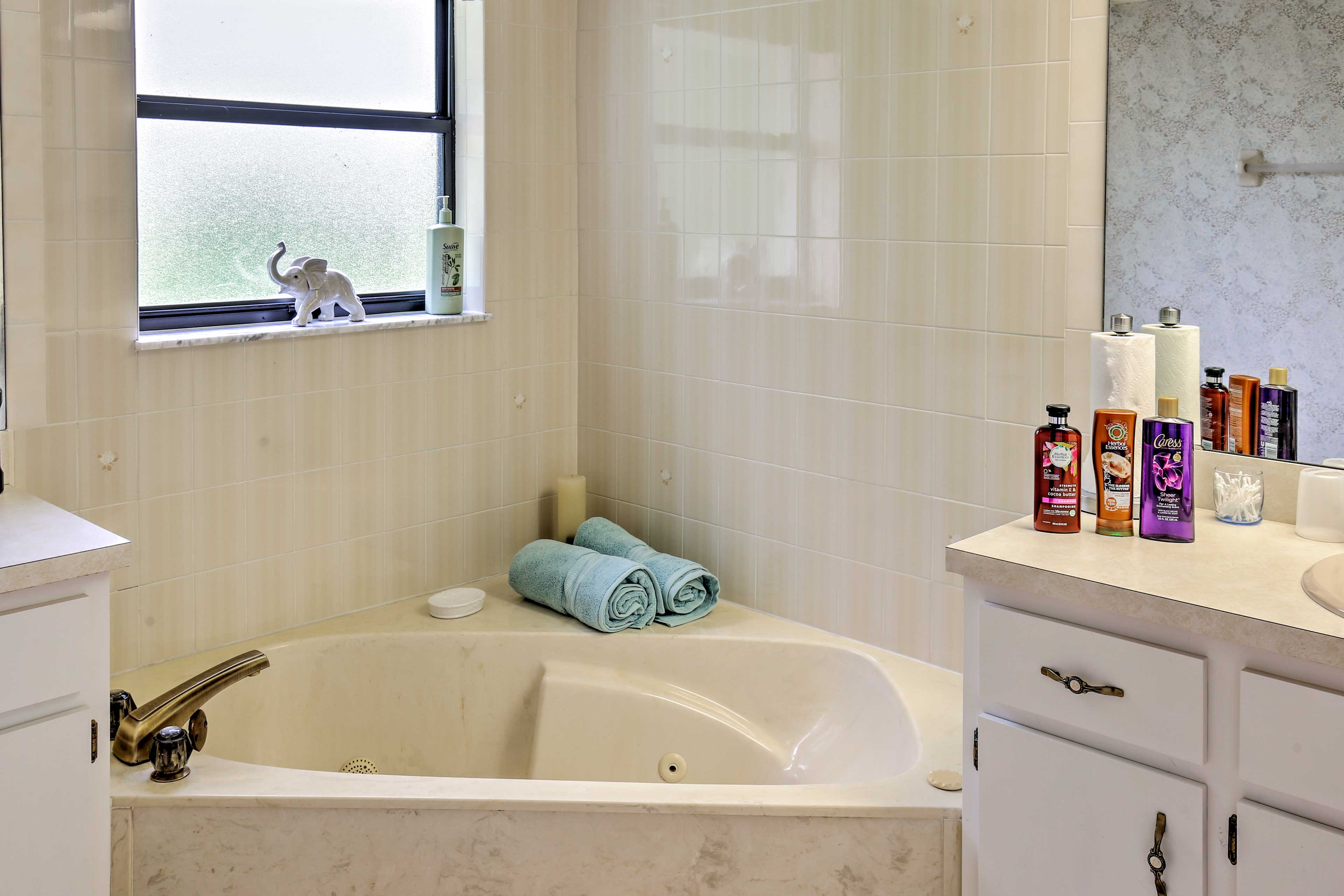 Full Bathroom | Complimentary Toiletries