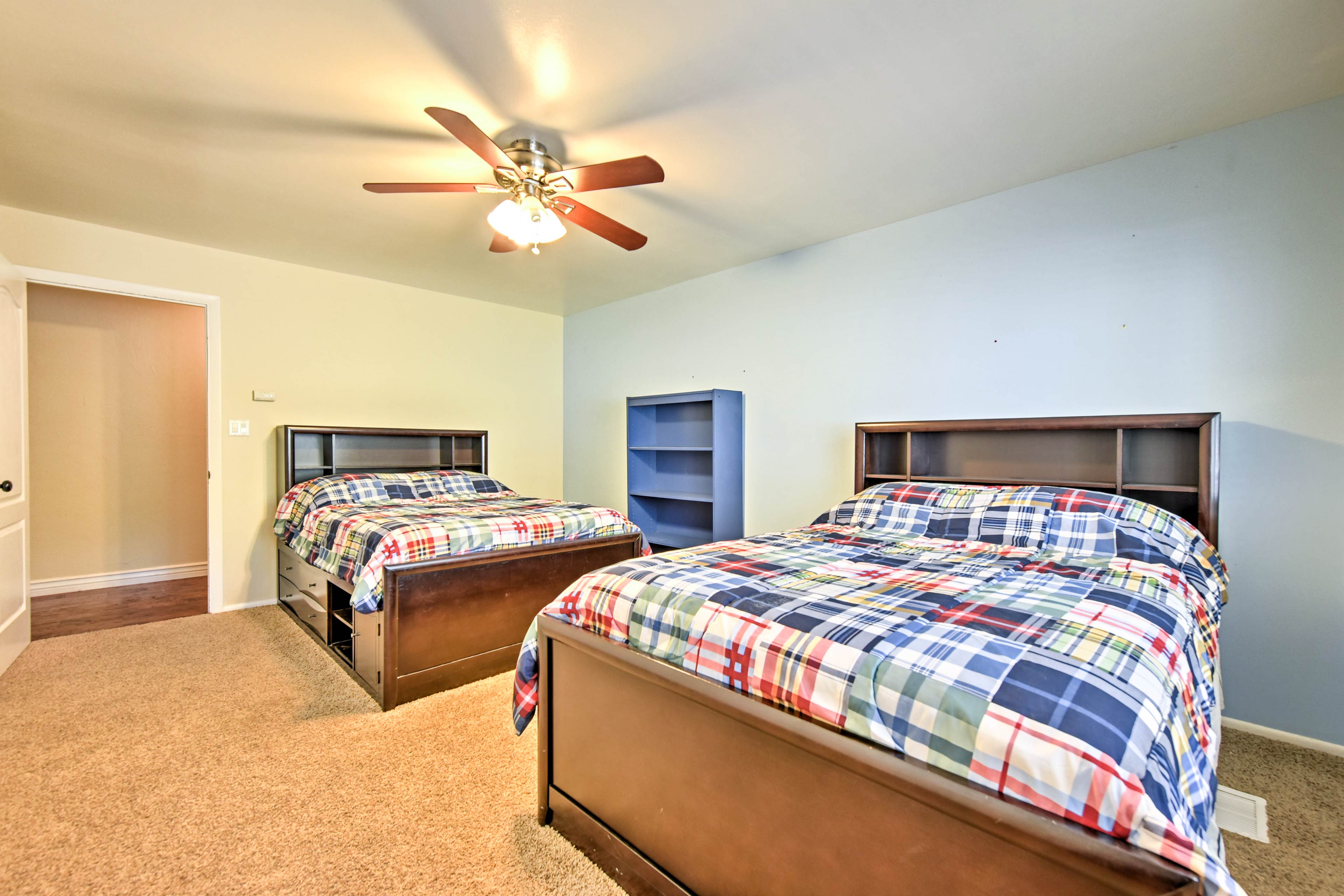 Store your Utah souvenirs in the bookshelves detailing this bedroom..