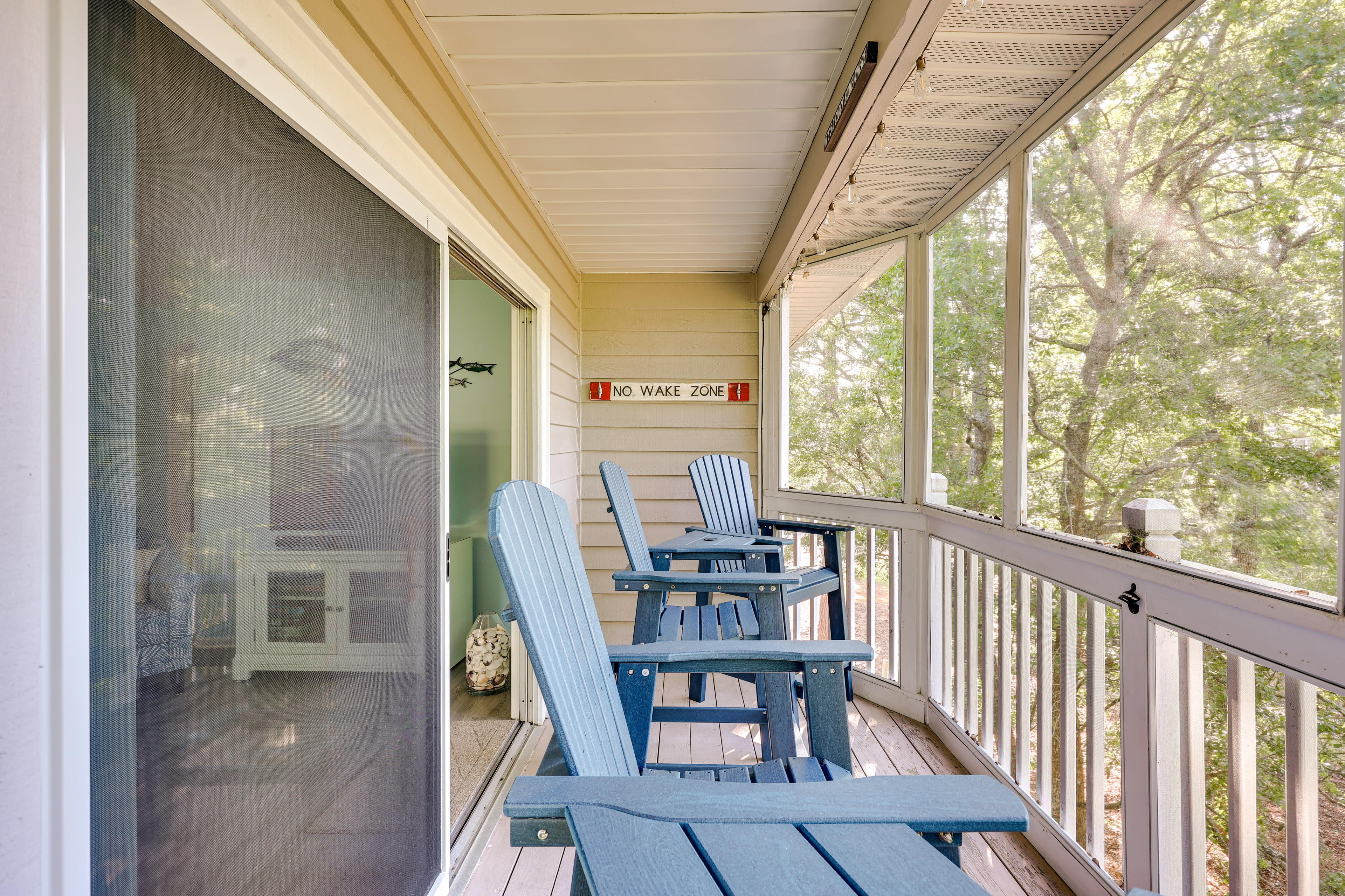 Private Screened Deck