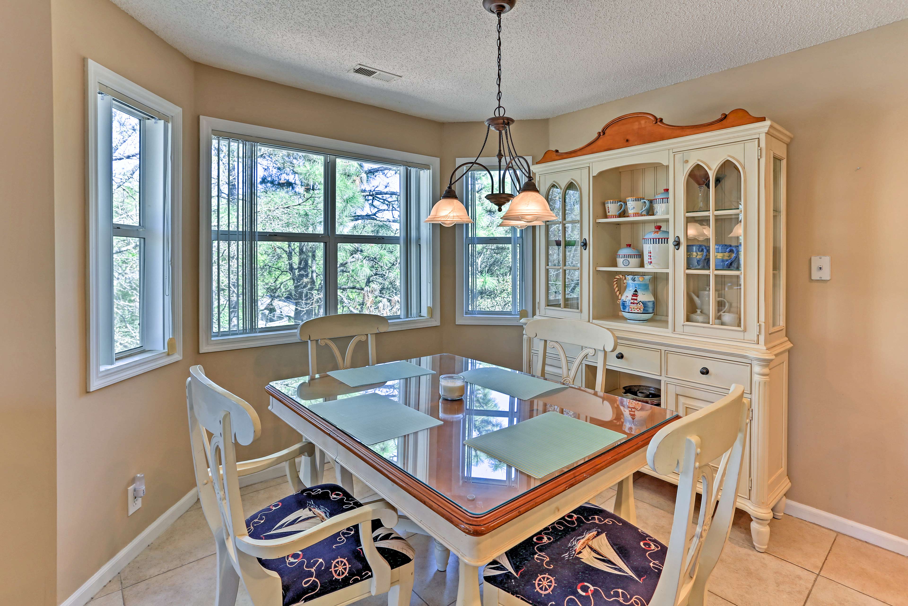 Dining Area | Dishware & Flatware