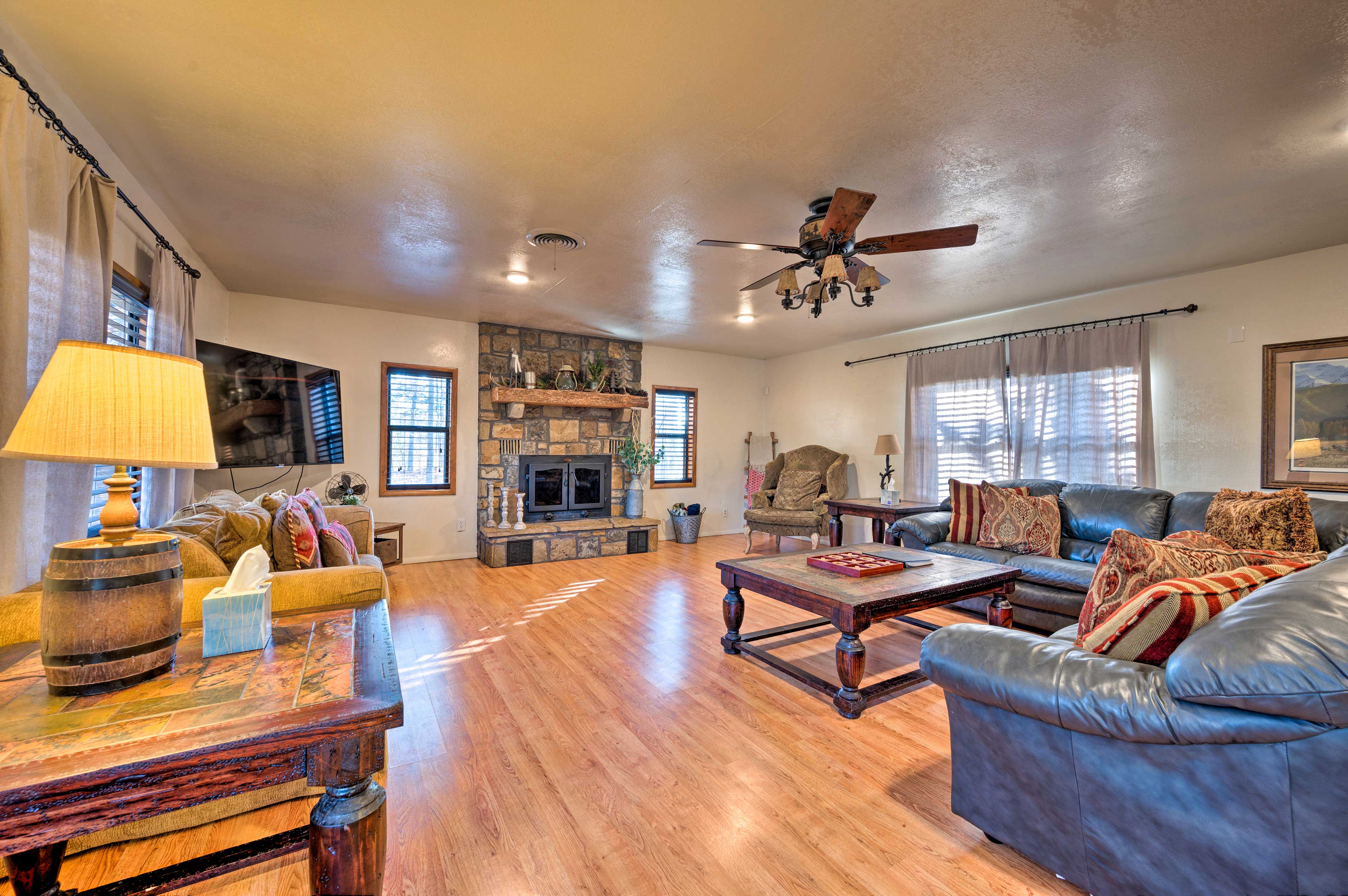 Living Room | 3,000 Sq Ft Interior | Cable TV | Wood-Burning Fireplace