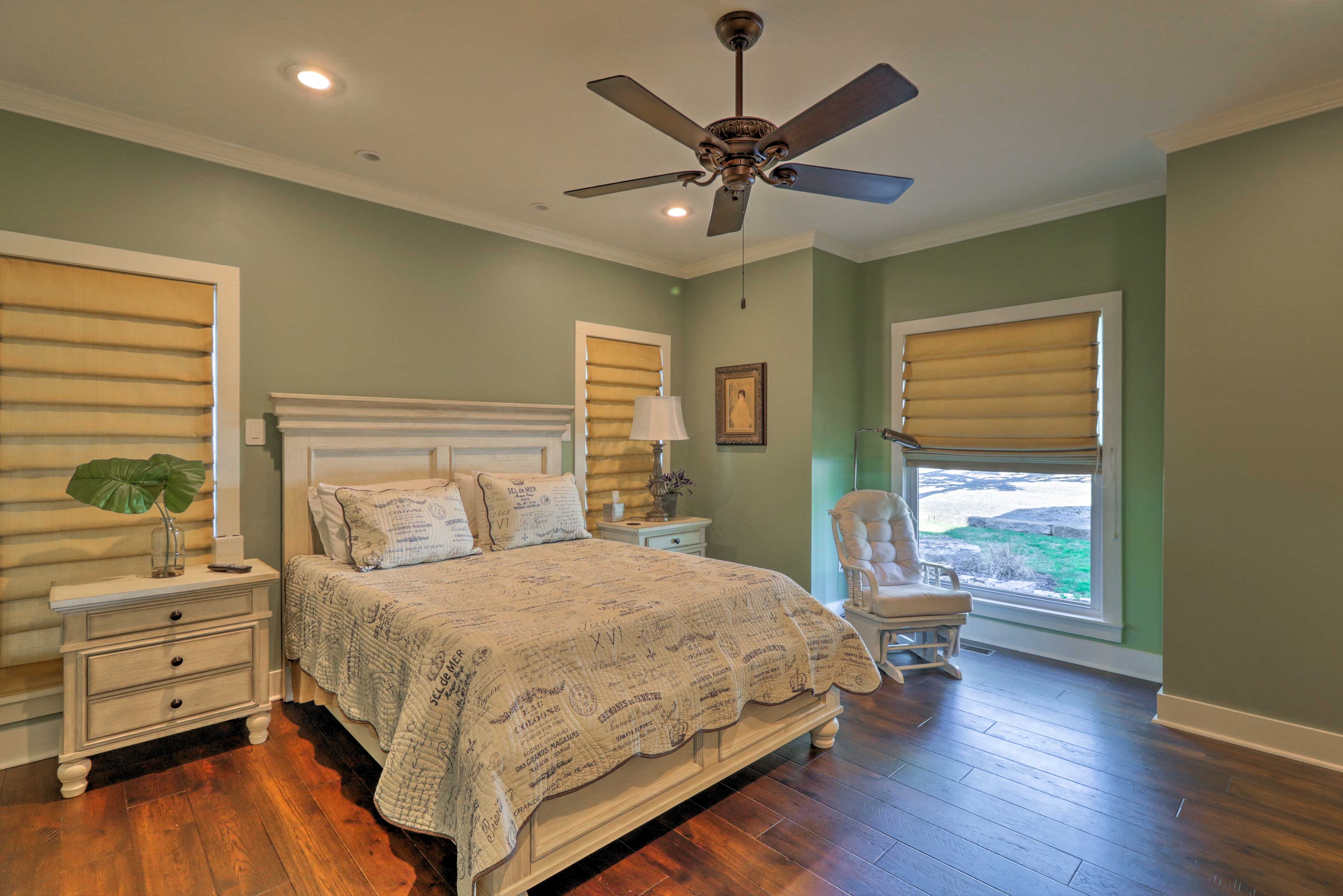 Bedroom 2 | Queen Bed | Walk-In Closet