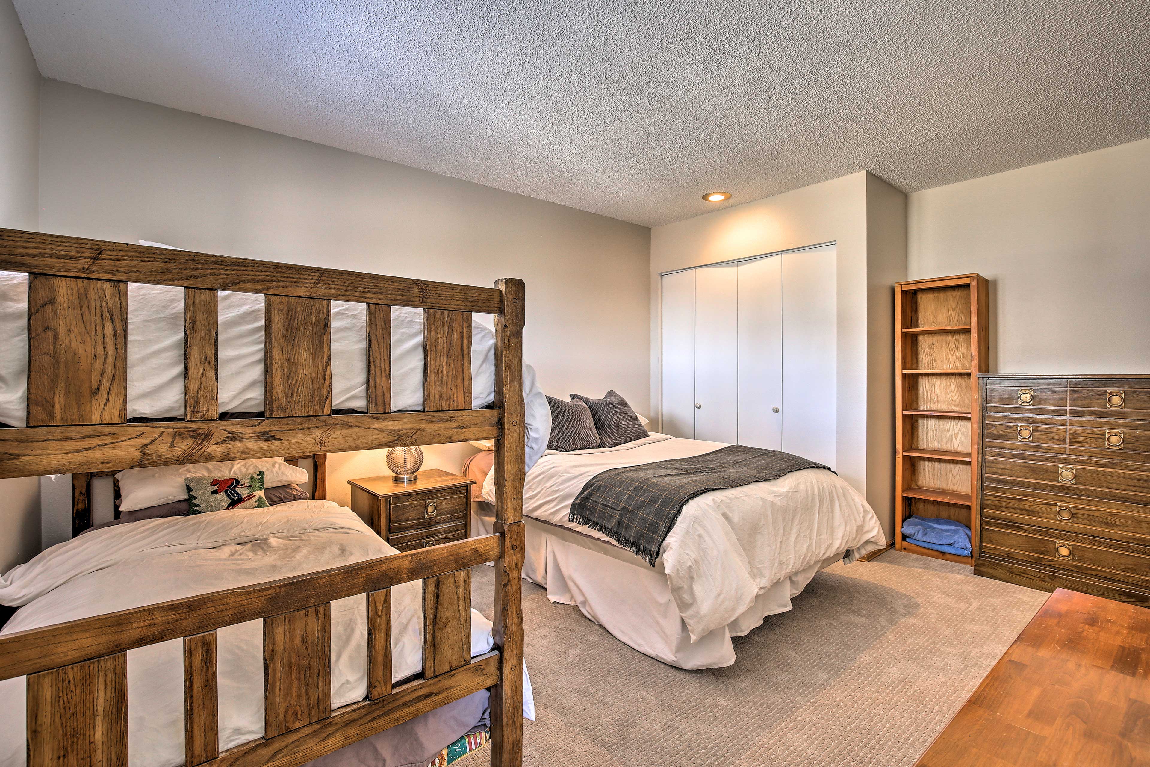 Bedroom 2 | Full Bed | Twin Bunk Bed | 1st Floor