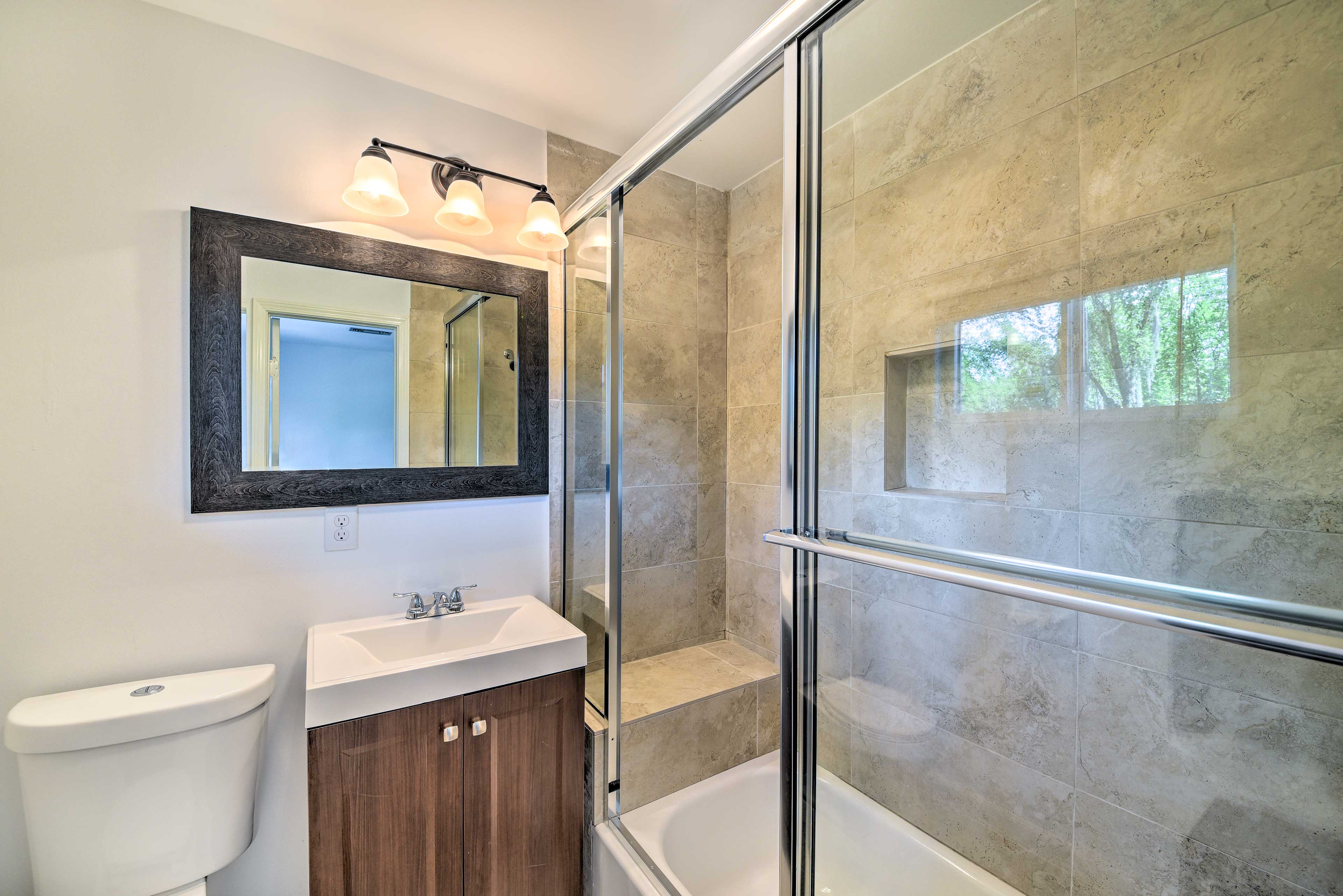 Full Bathroom | En-Suite to Bedroom 1