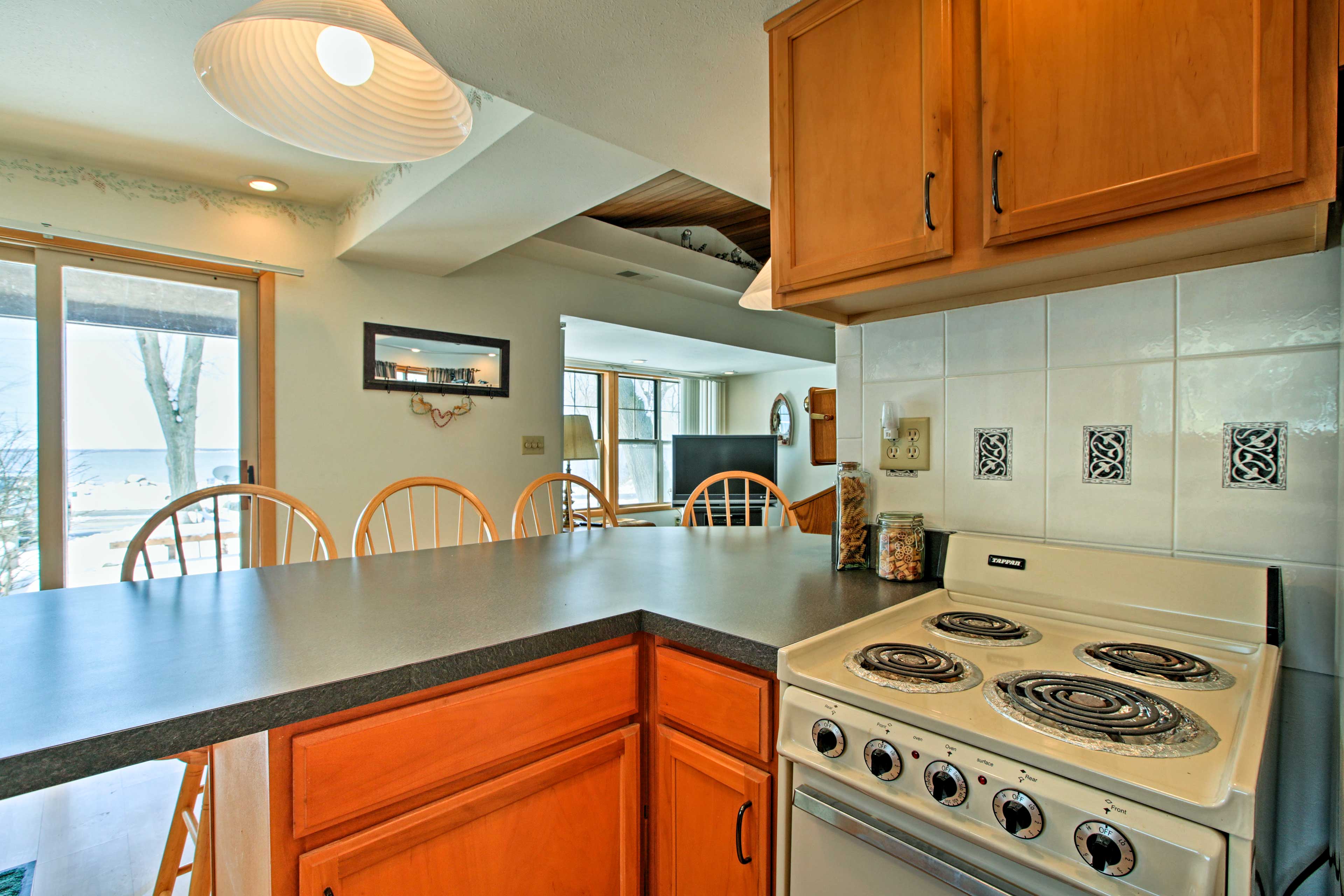 Gaze out at Lake Koshkonong while you cook.