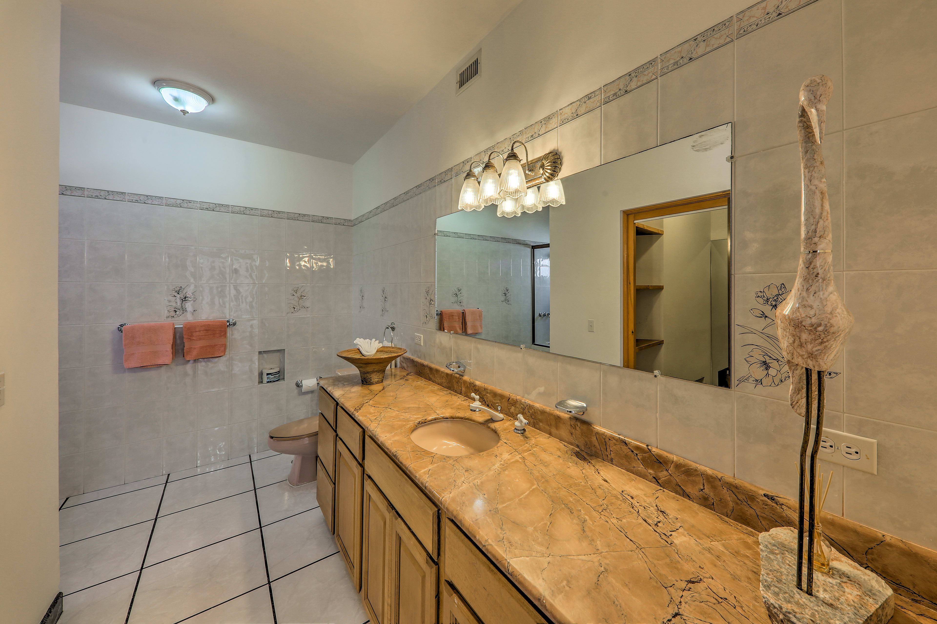 En-Suite Bathroom | Linens & Towels Provided