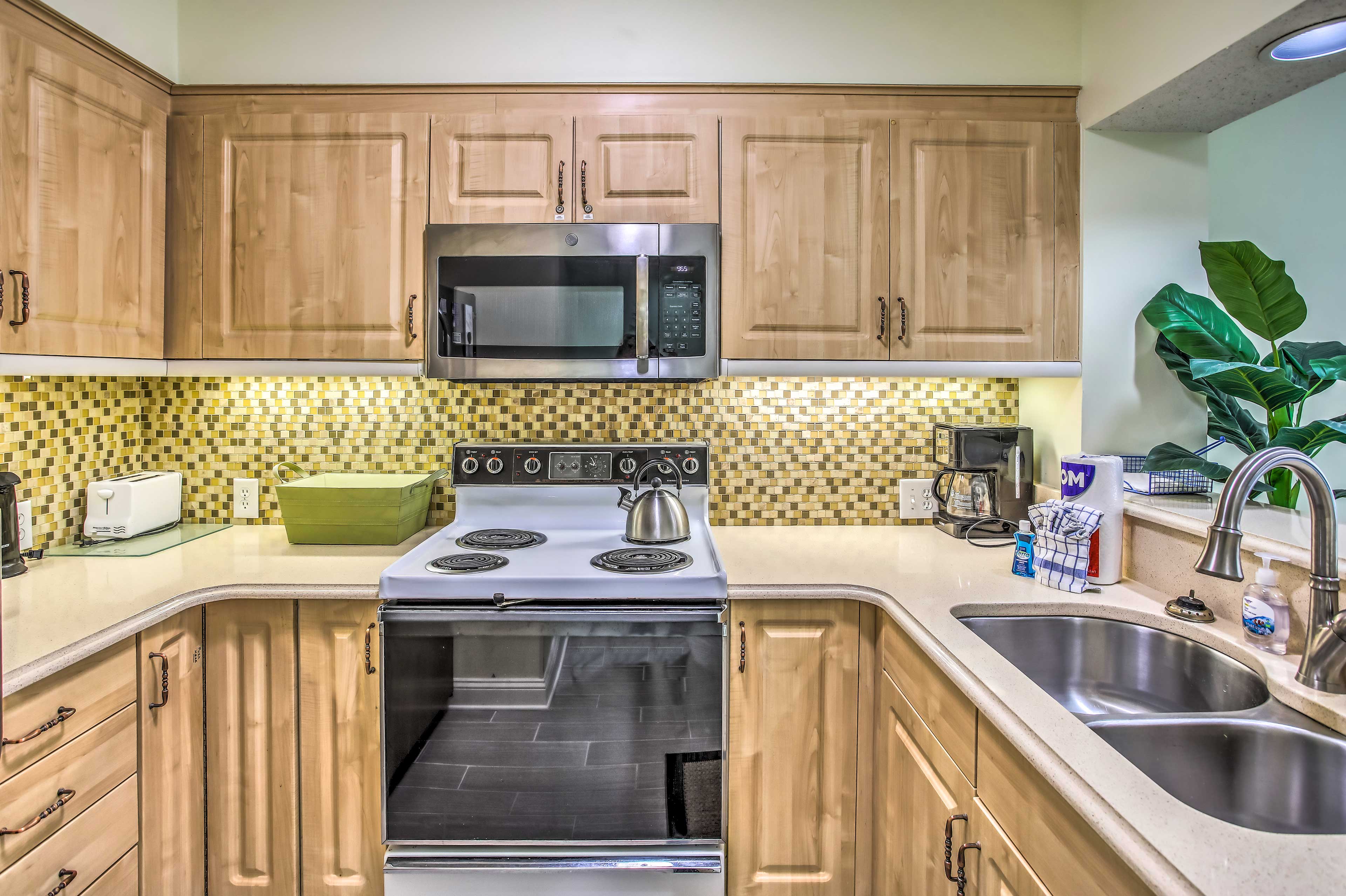 Kitchen | Fully Equipped | New Countertops | Cooking Essentials