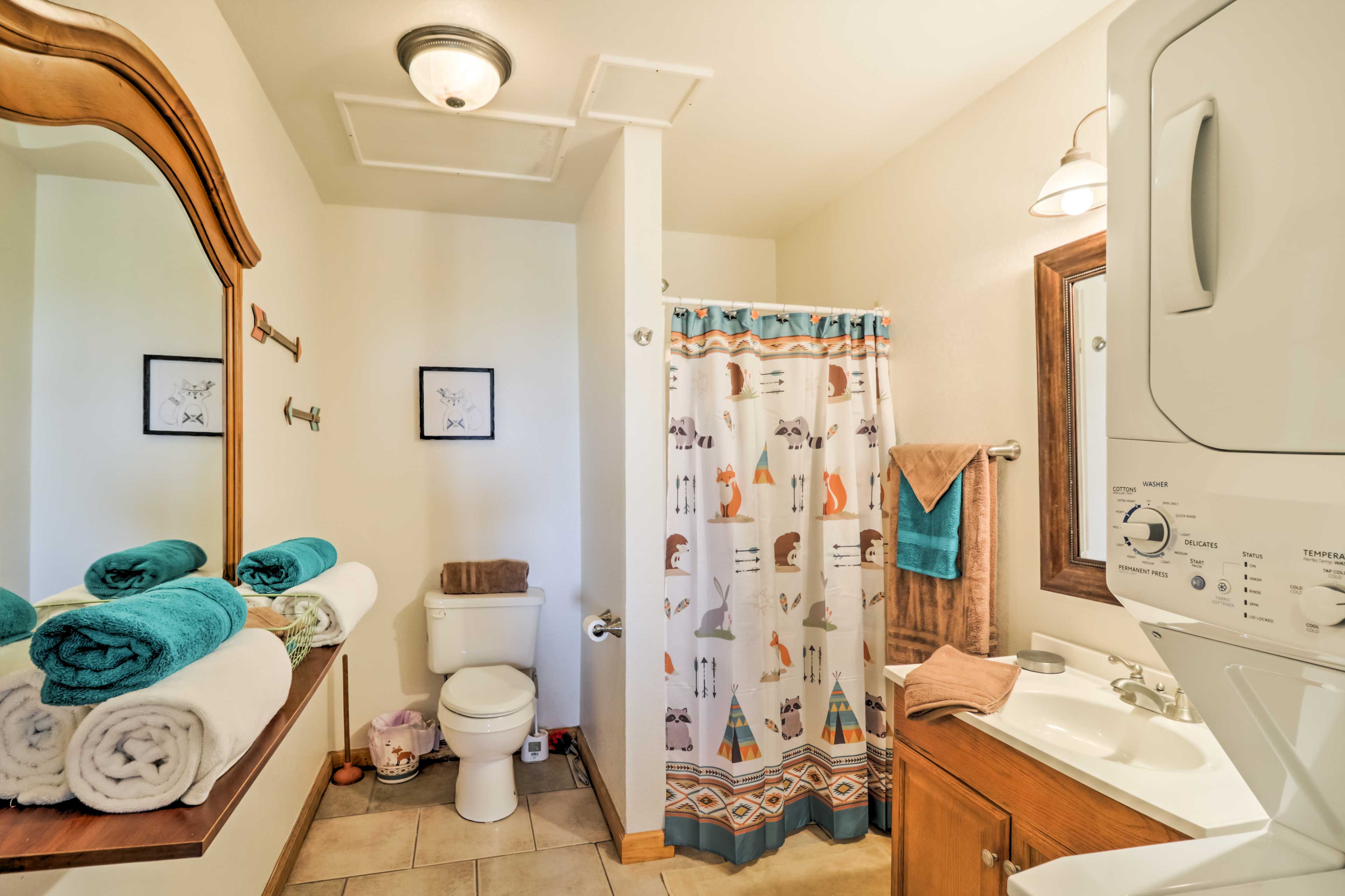 Full Bathroom | Towels Provided