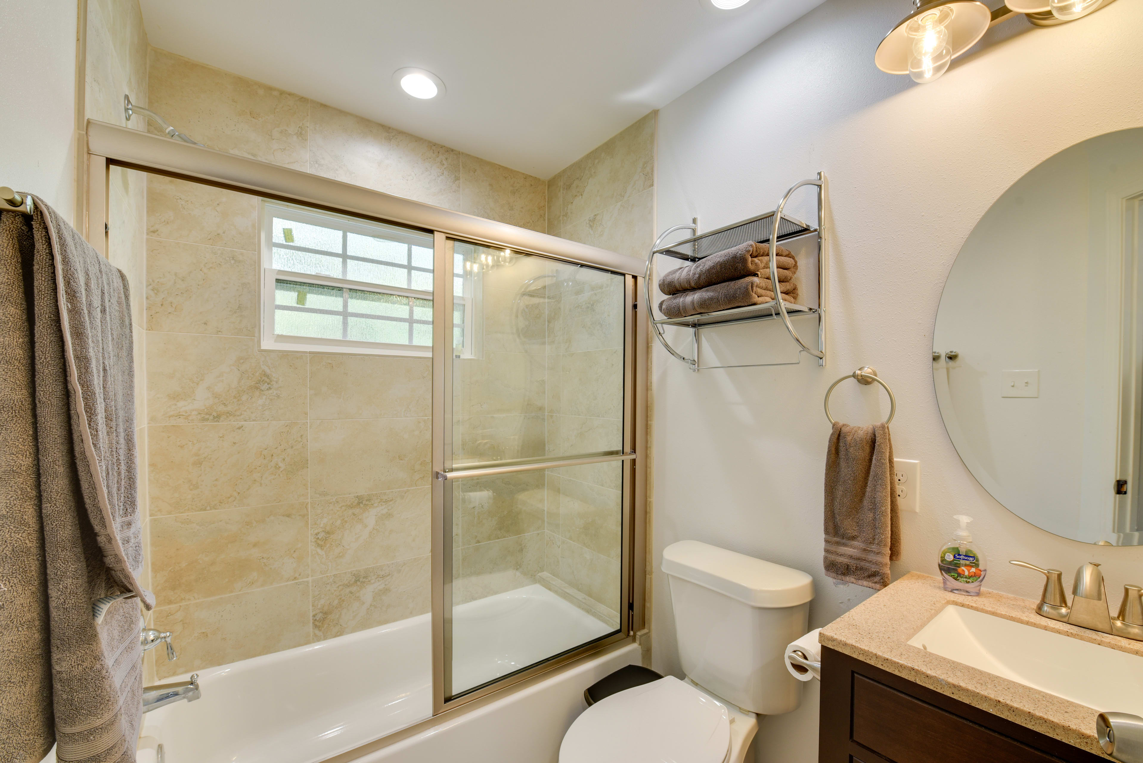 Full Bathroom | Shower/Tub Combo