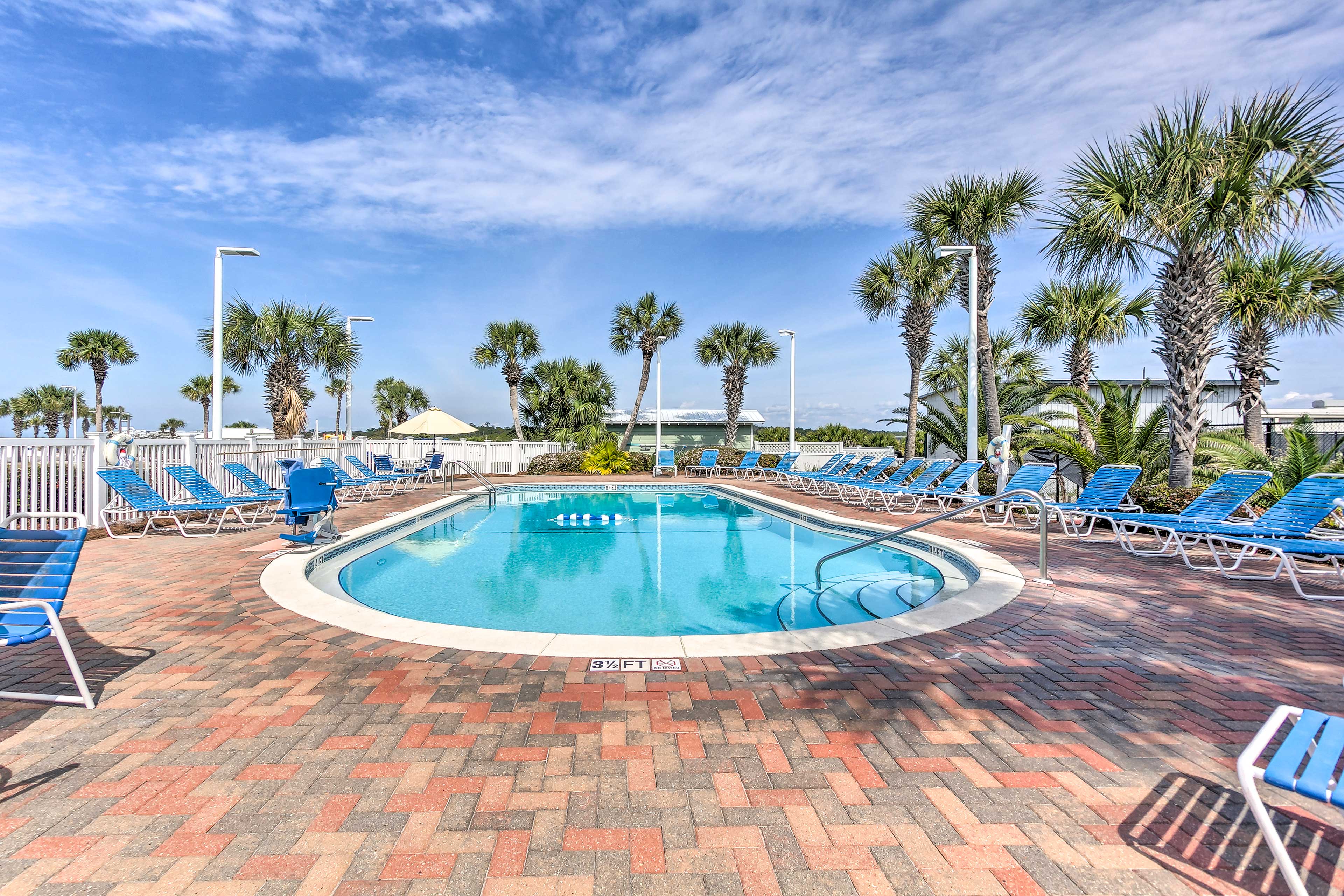 Community Amenities | Accessible Pool | Shuffleboard | Fitness Center