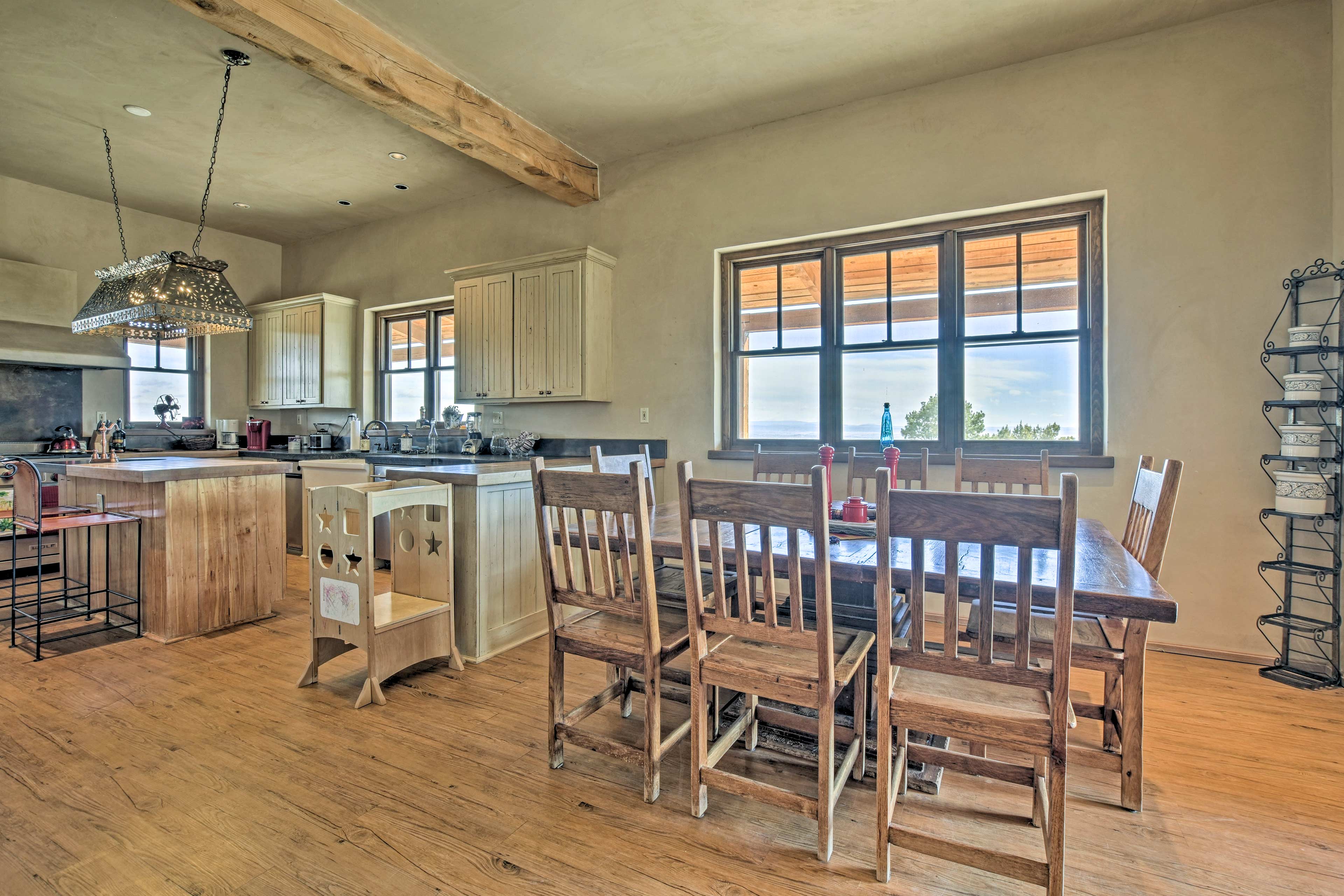 Dining Table | Dishware Provided