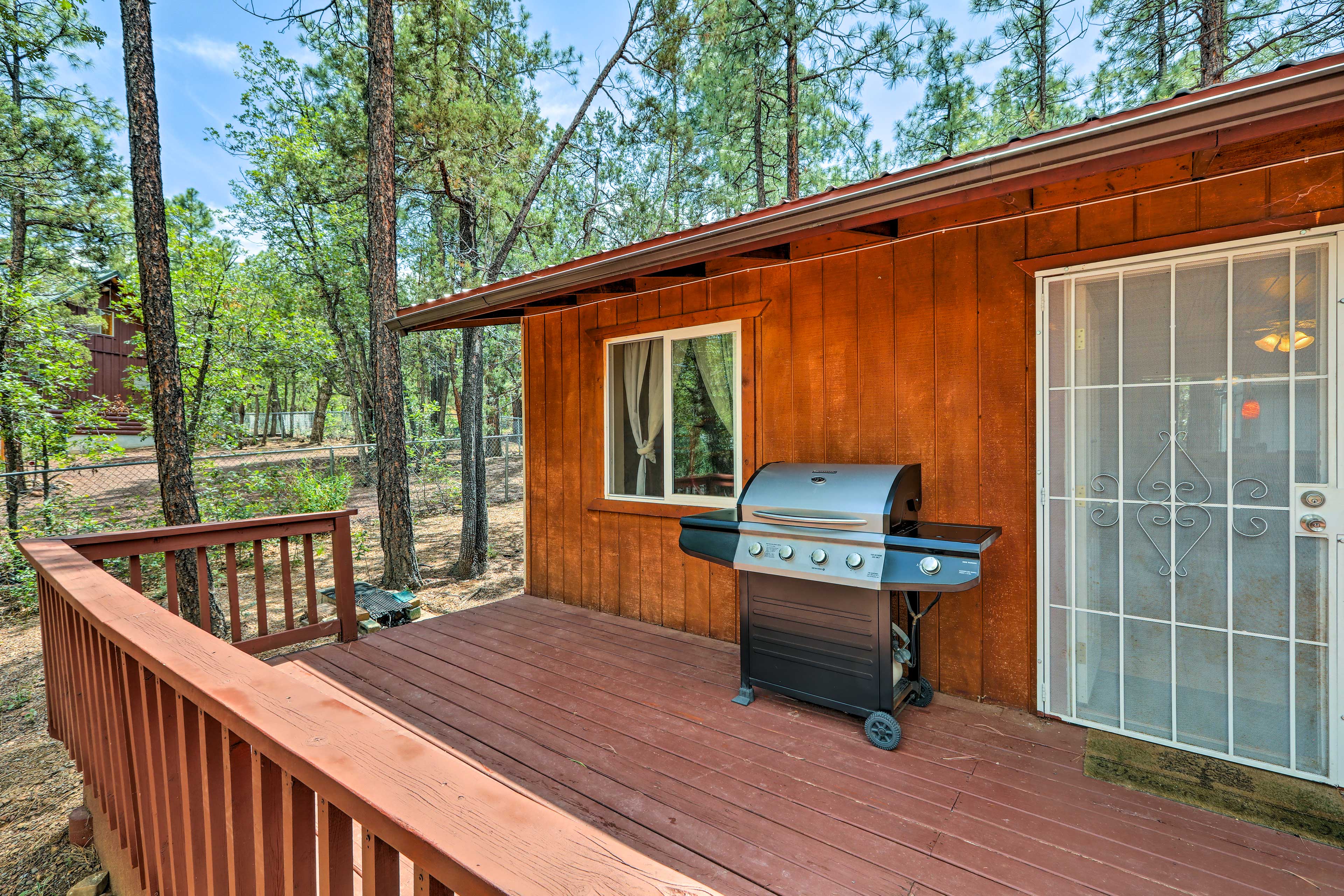 Deck w/ Gas Grill