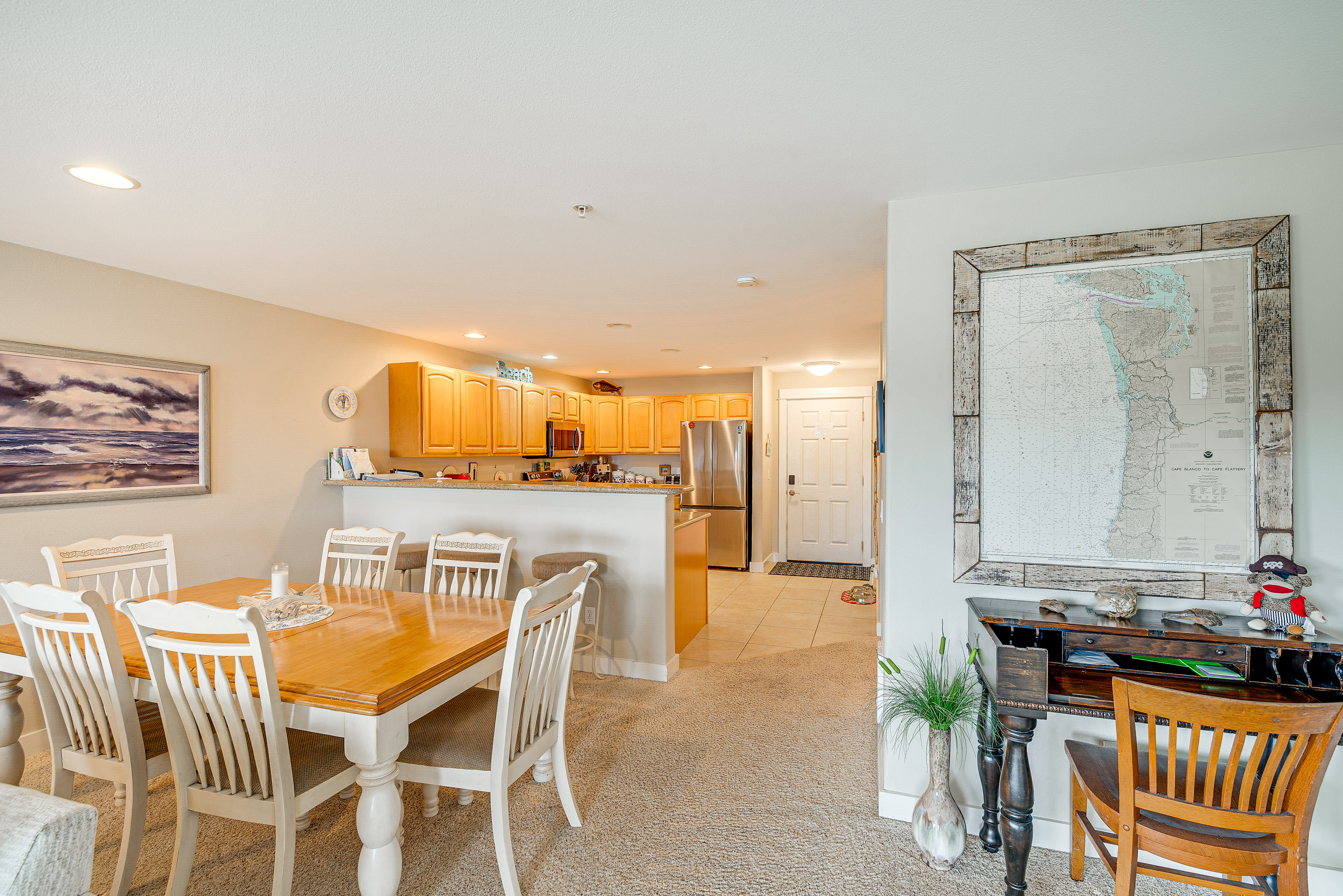 Dining Area | Dishware & Flatware Provided