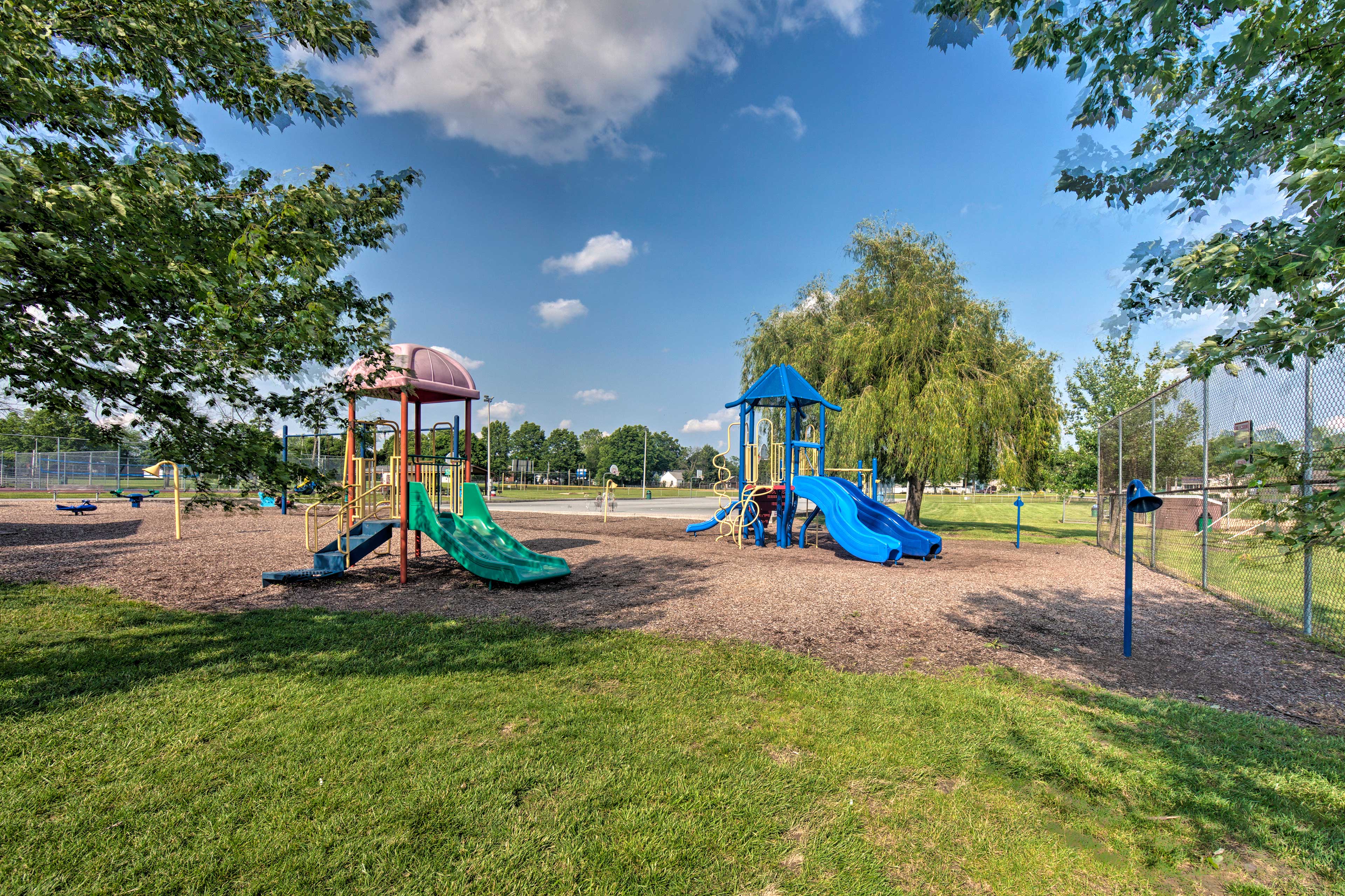 Community Amenities | Playground | Basketball Court