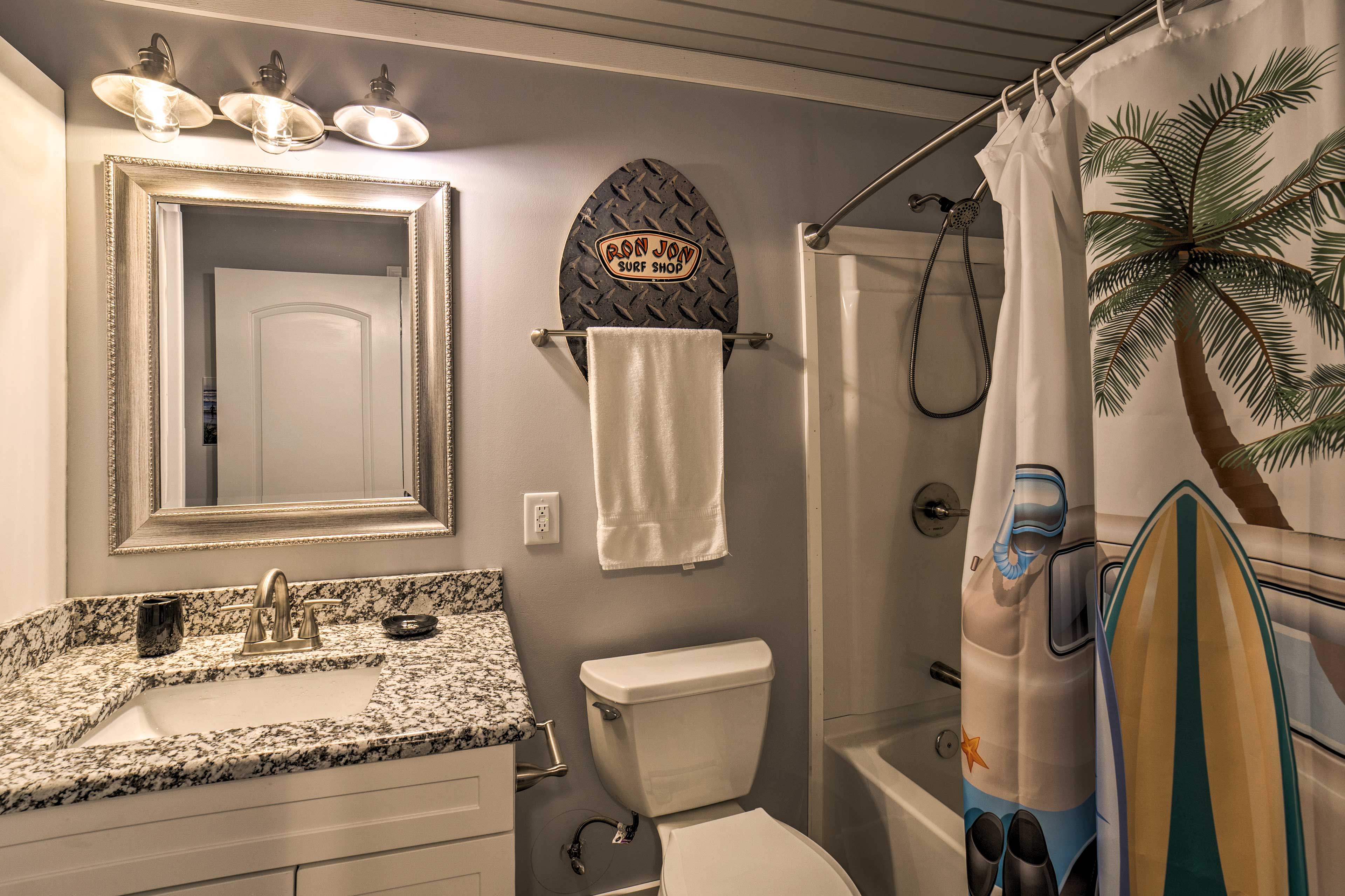 Full Bathroom | Towels & Linens Provided