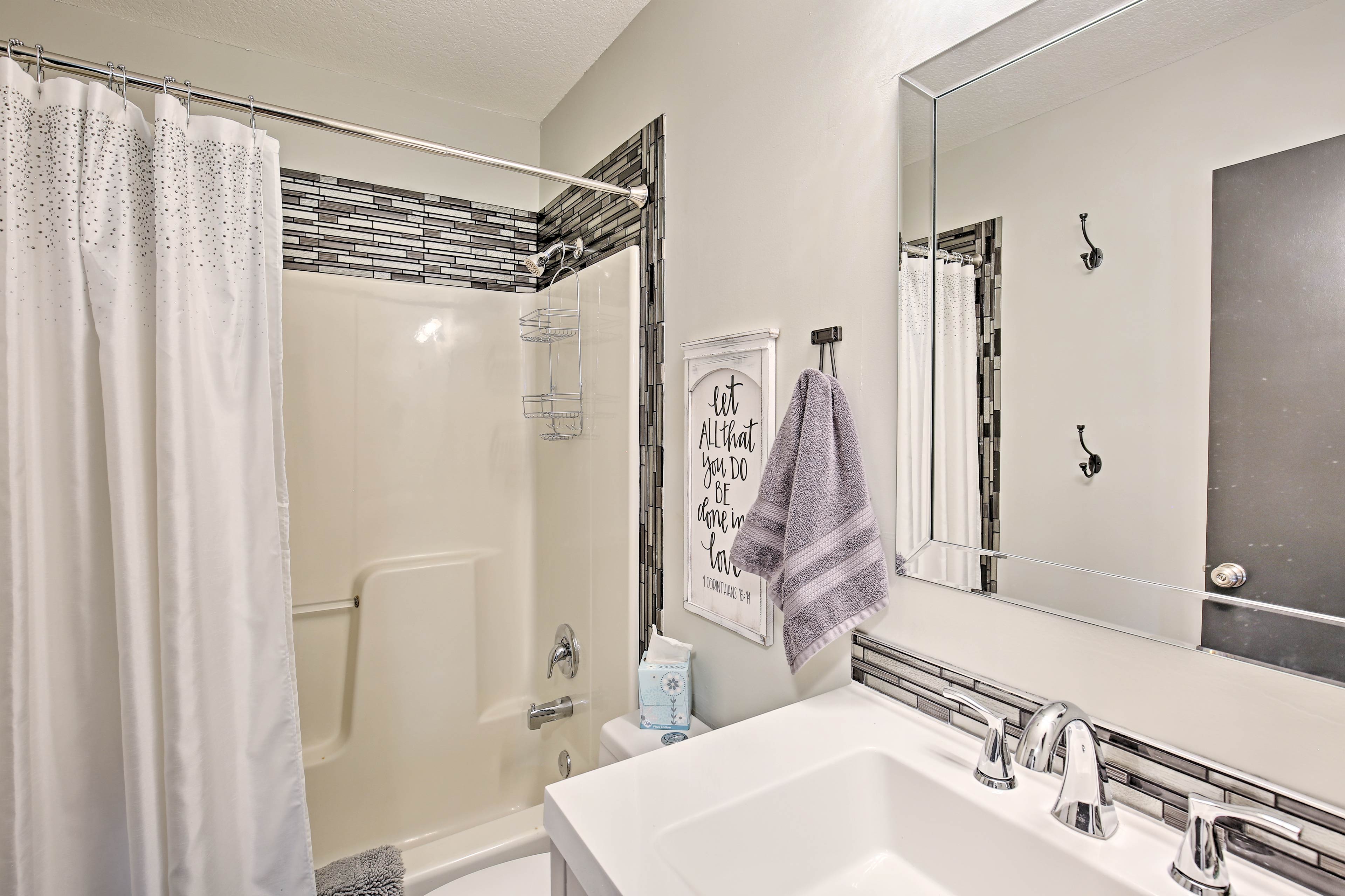 This tasteful modern bathroom has a shower/tub combo.