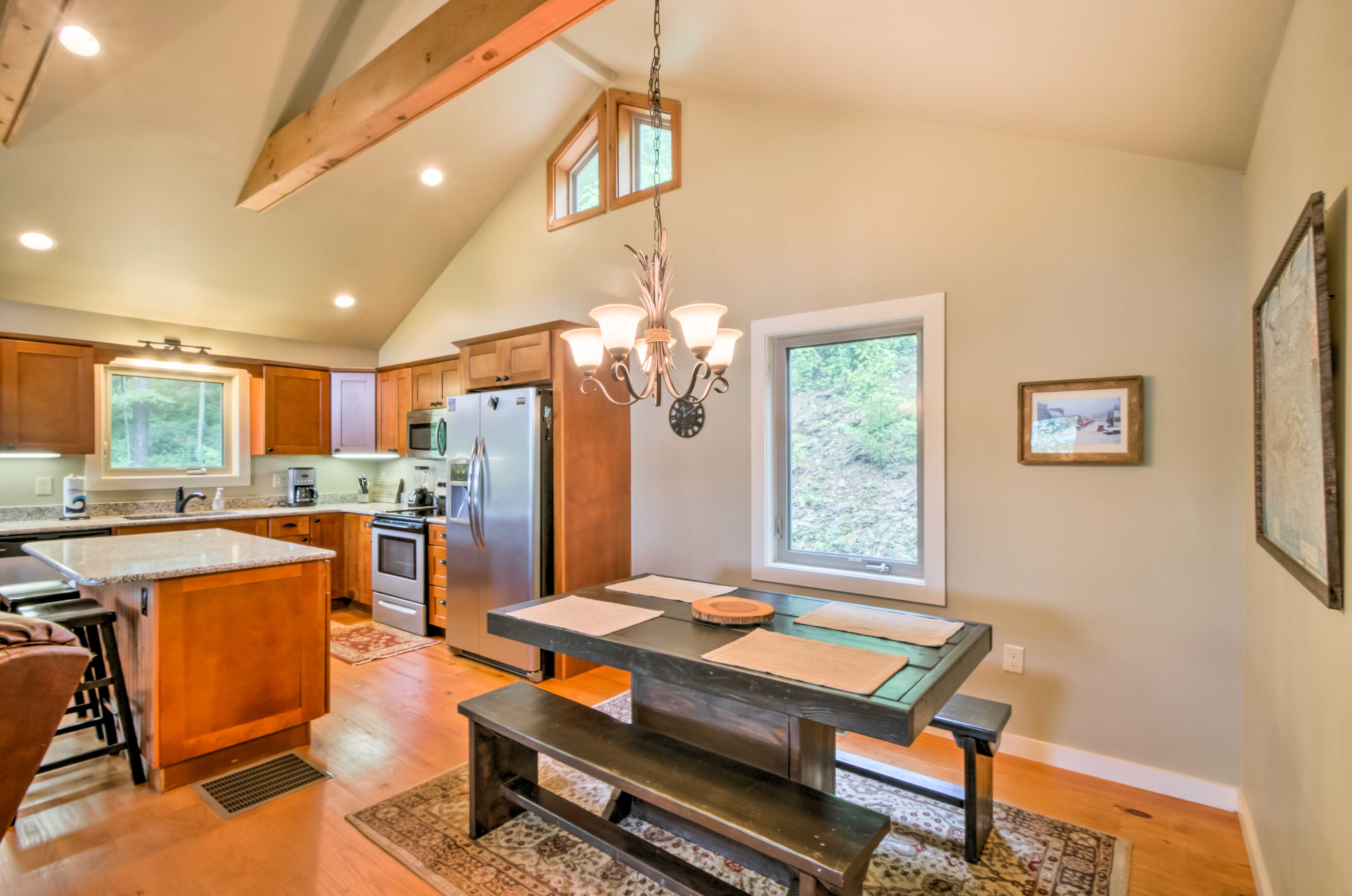 Dining Area | Dishware/Flatware Provided