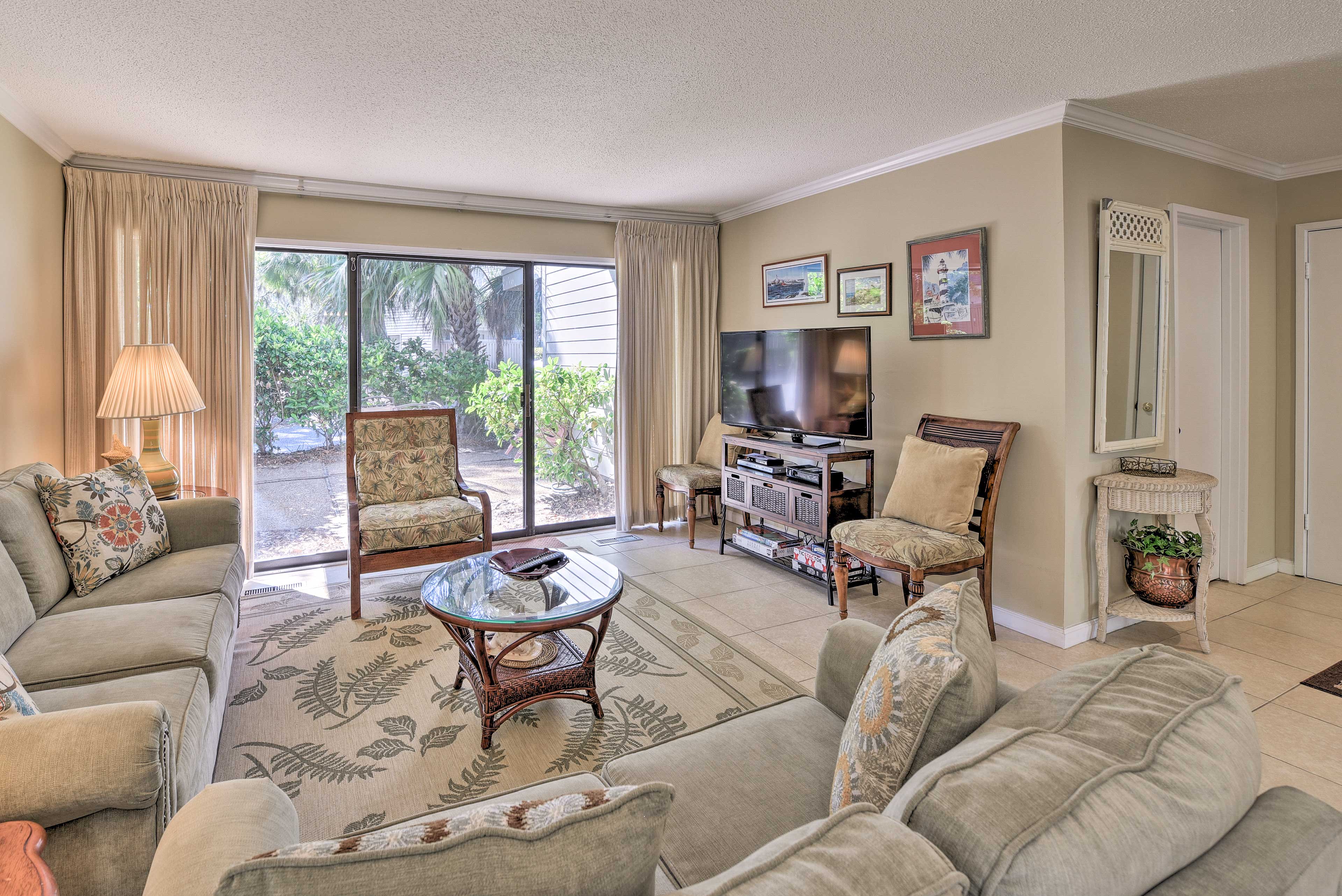 Your Hilton Head holiday awaits you at this 3-bedroom, 3-bath vacation rental.