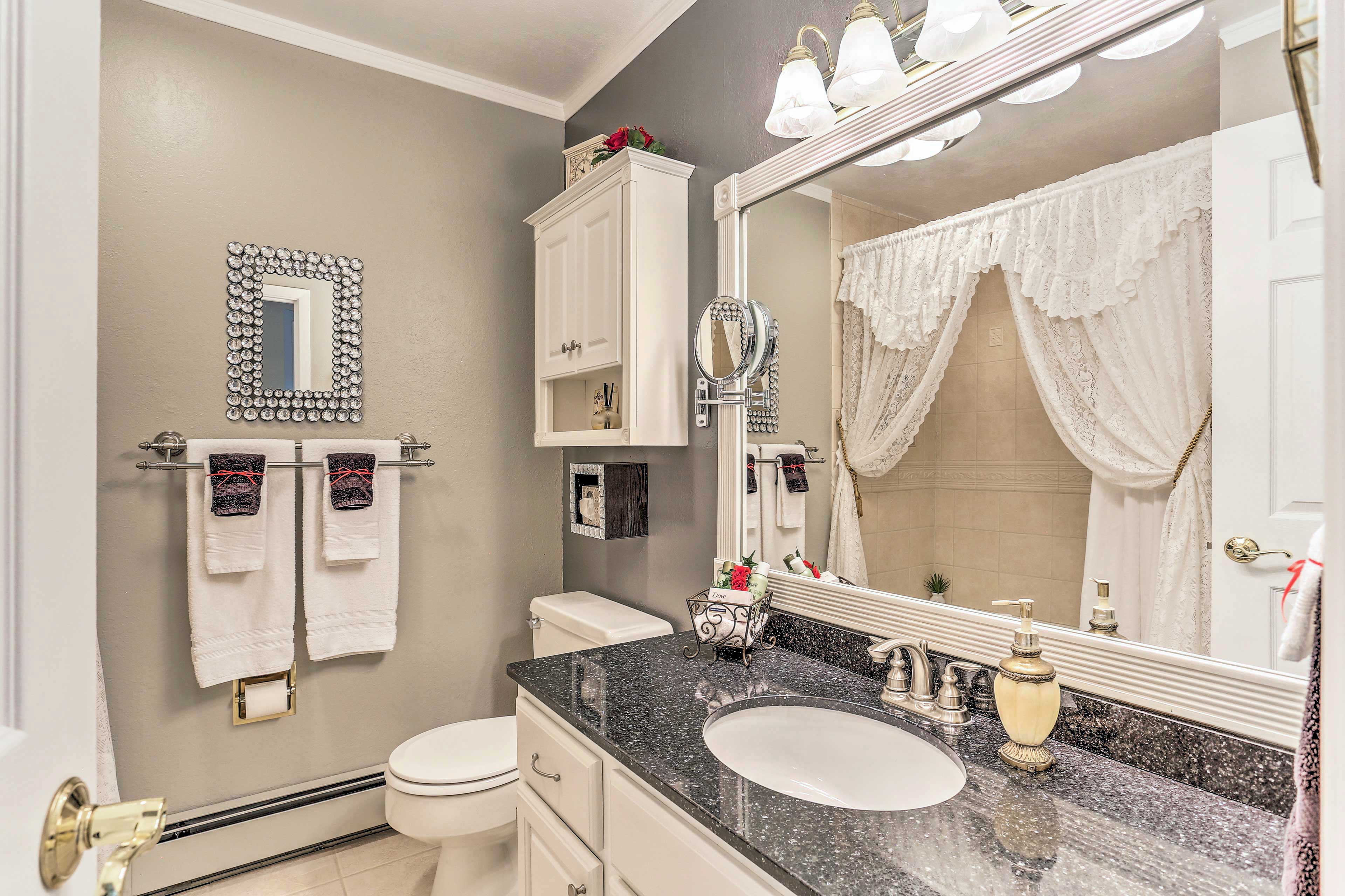 With 2 bathrooms, there’s plenty of space to freshen up.