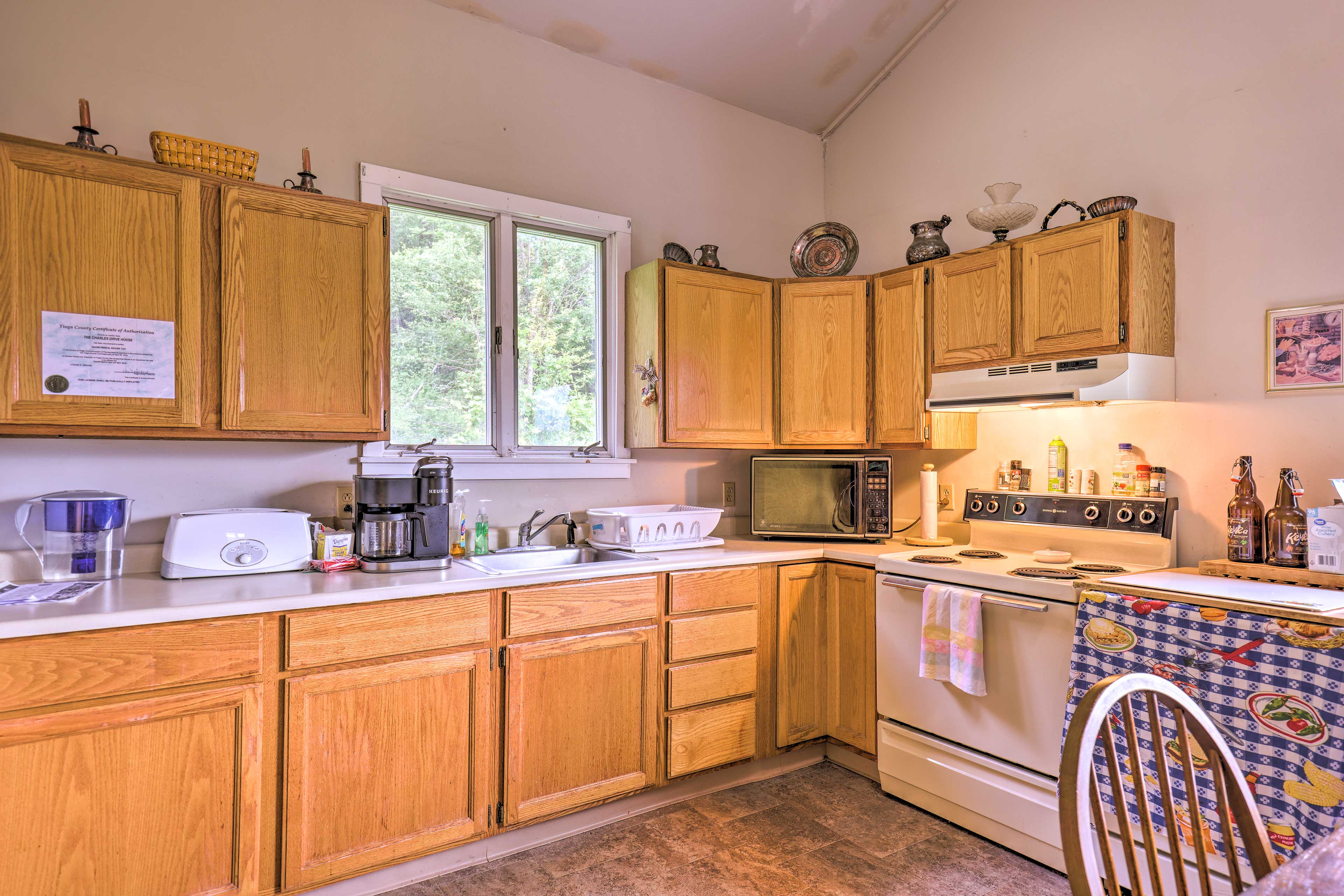 Kitchen | Fully Equipped w/ Cooking Basics