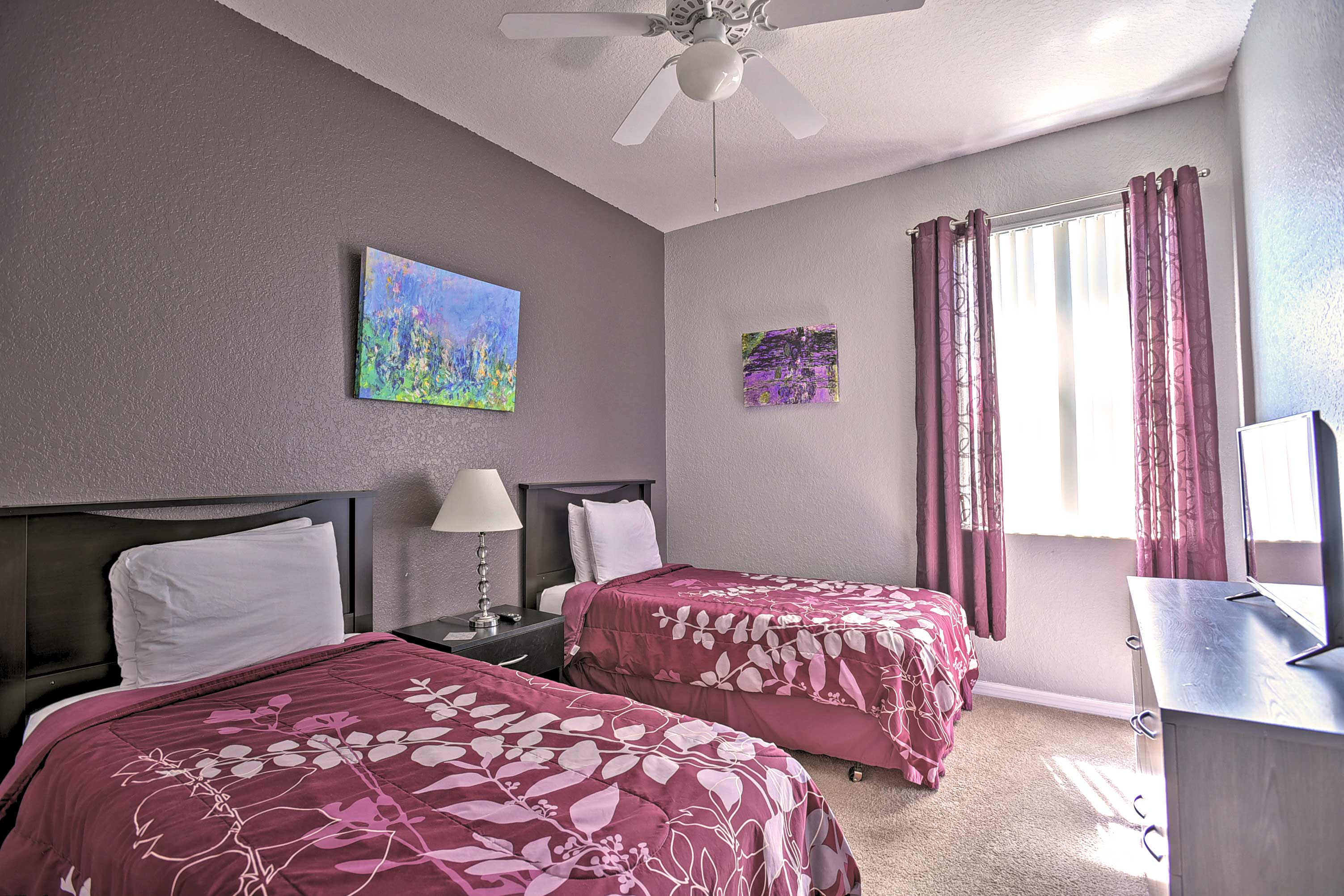 Bedroom 3 | 2 Twin Beds | Smart TV