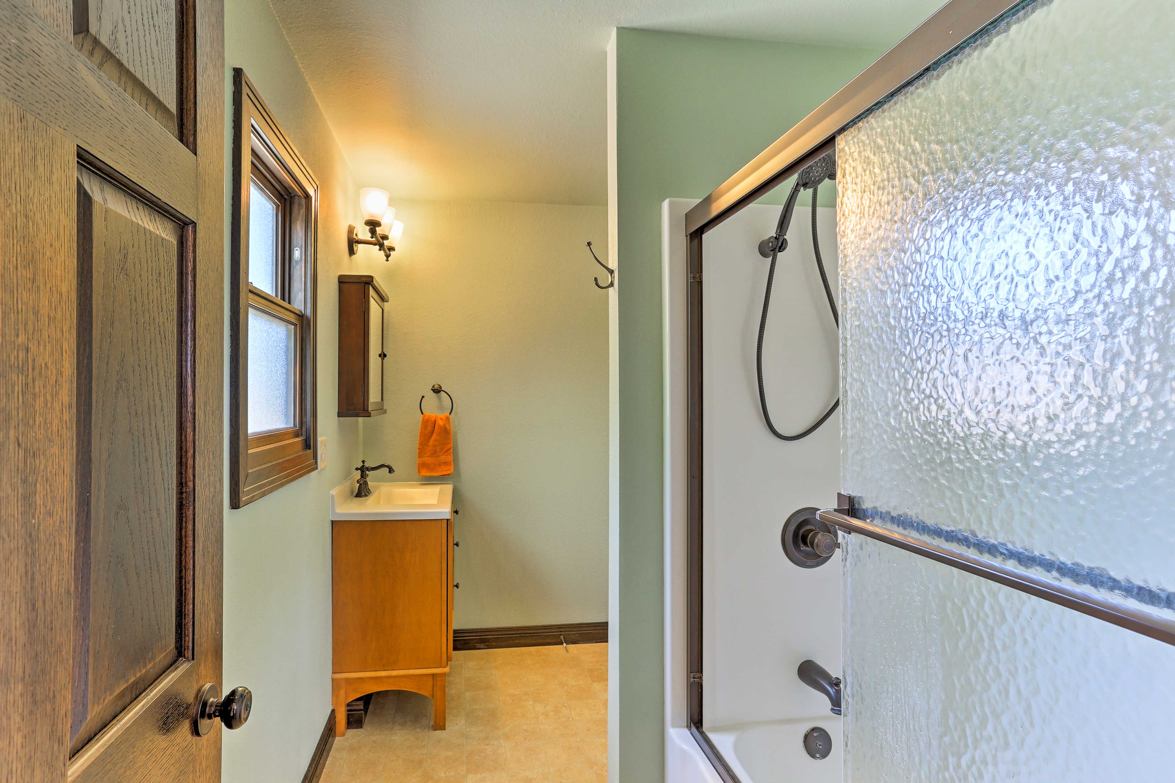 En-Suite Bathroom | Towels Provided