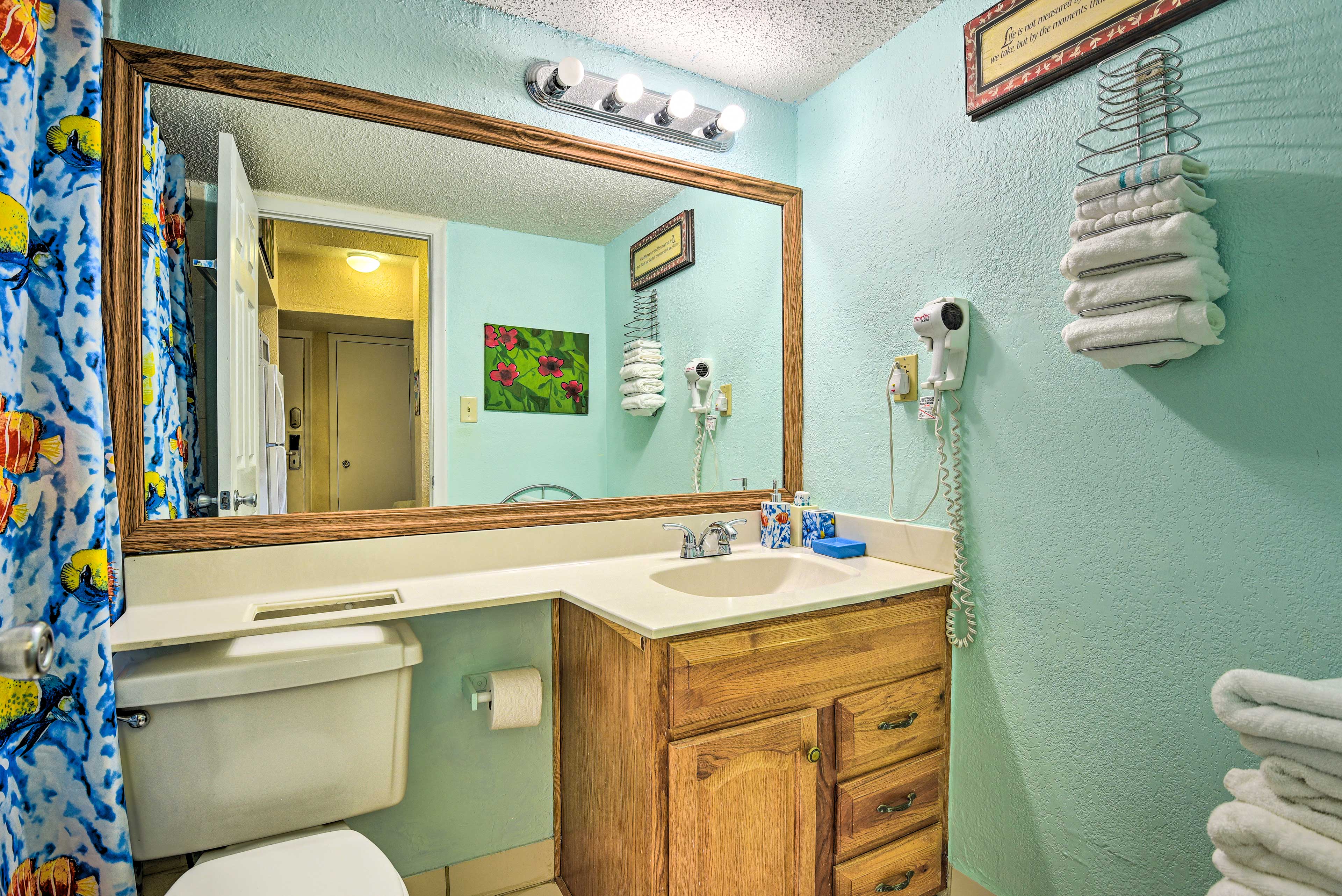 Full Bathroom | Towels Provided