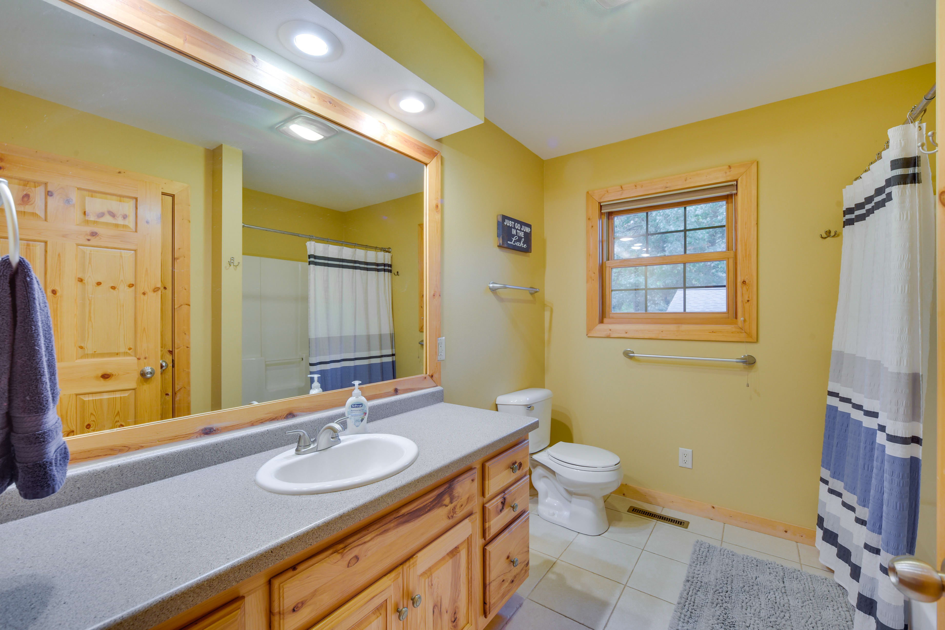 En-Suite Bathroom | Towels & Linens Provided