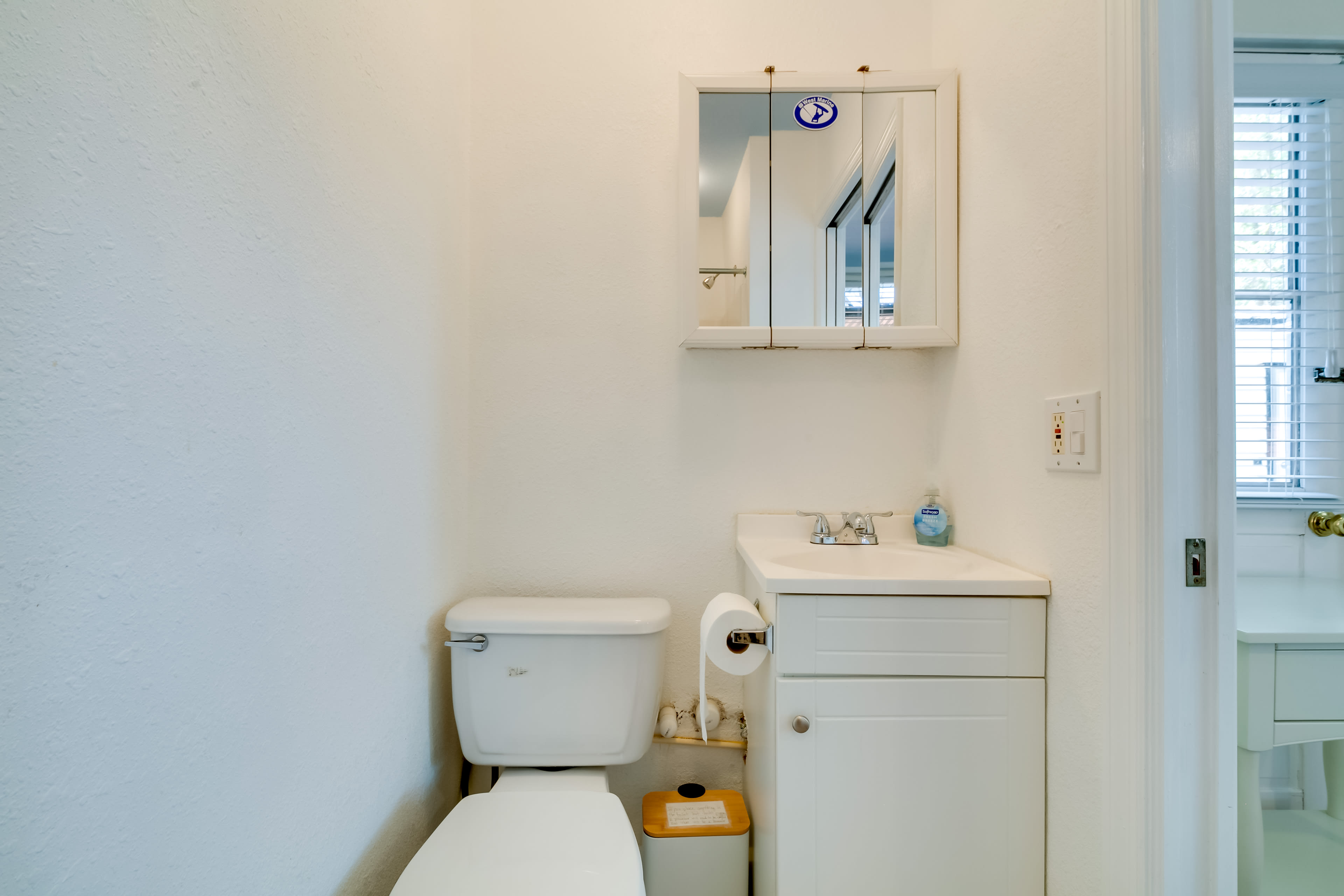 En-Suite Bathroom | Main Level | Towels Provided