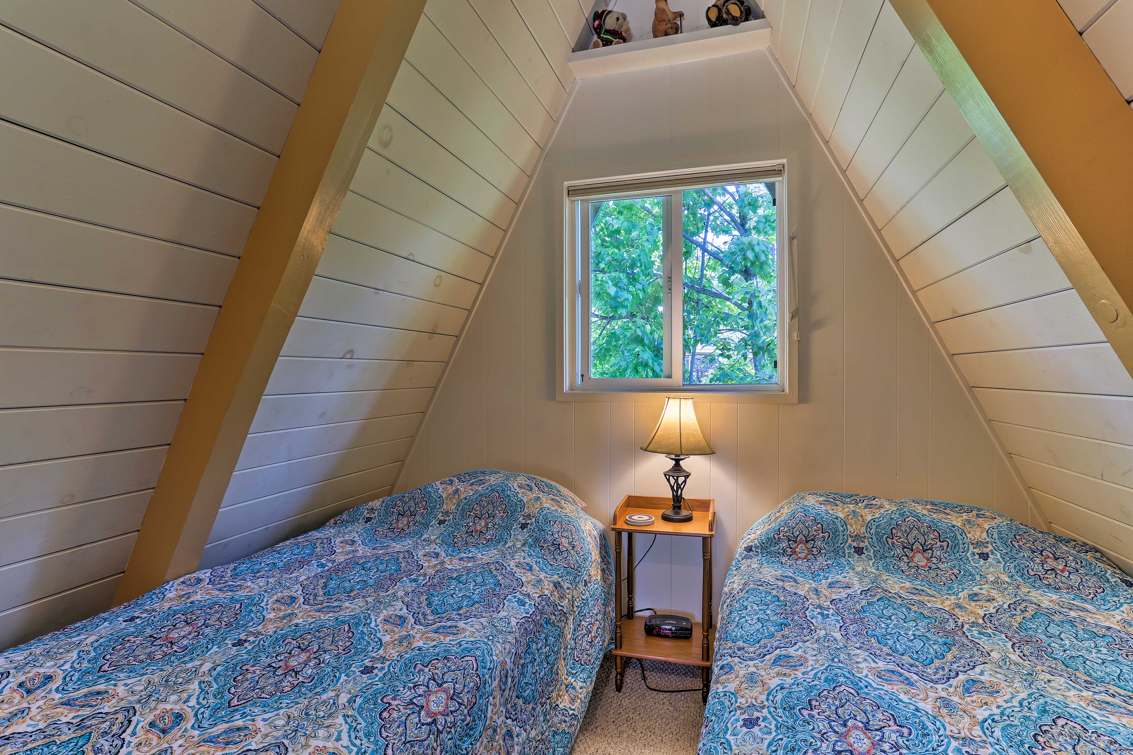 There are 2 twin beds in this tree house space.