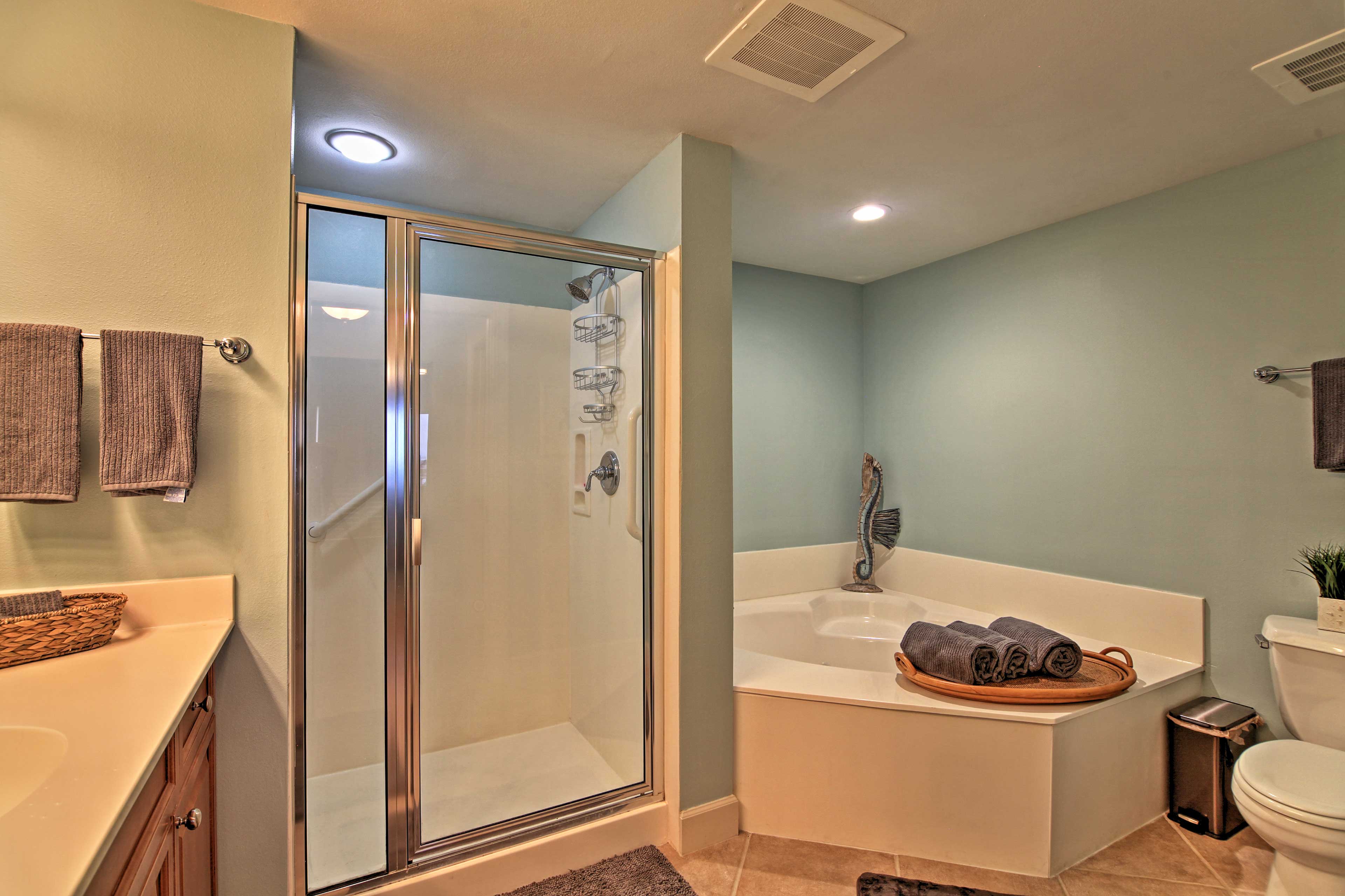 En-Suite Bathroom | Towels Provided