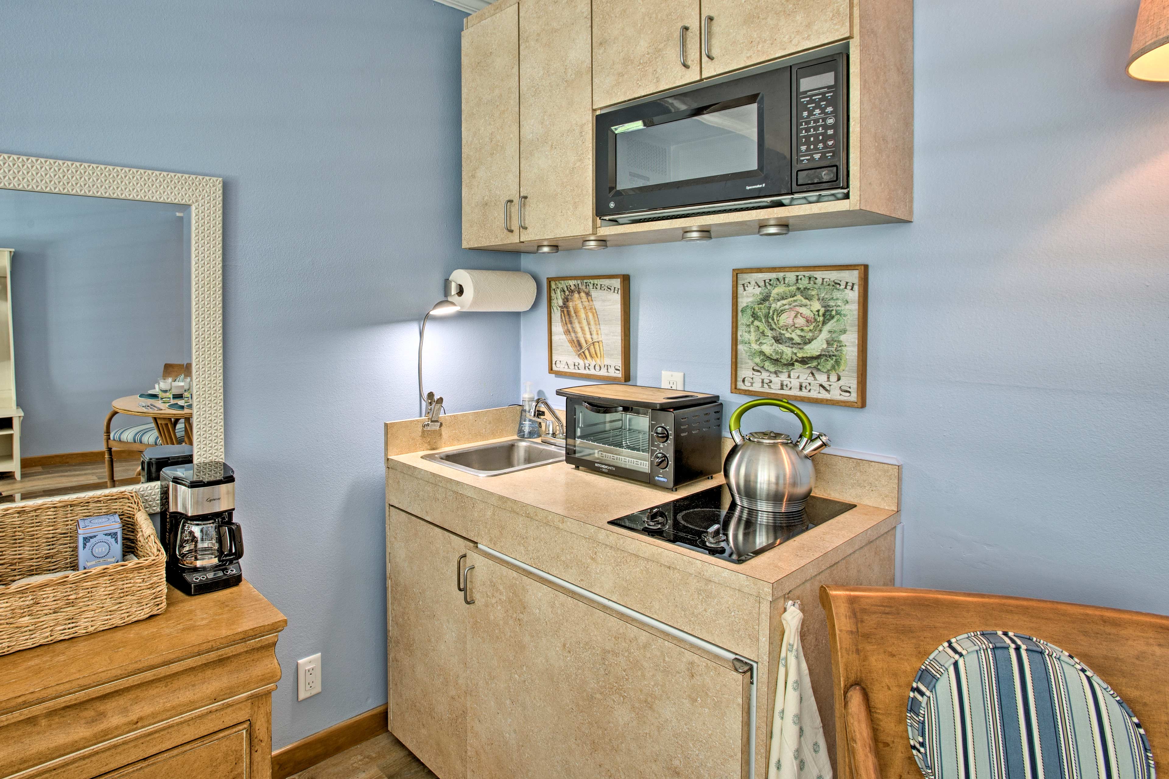 Whip up a snack in the well-equipped kitchenette.