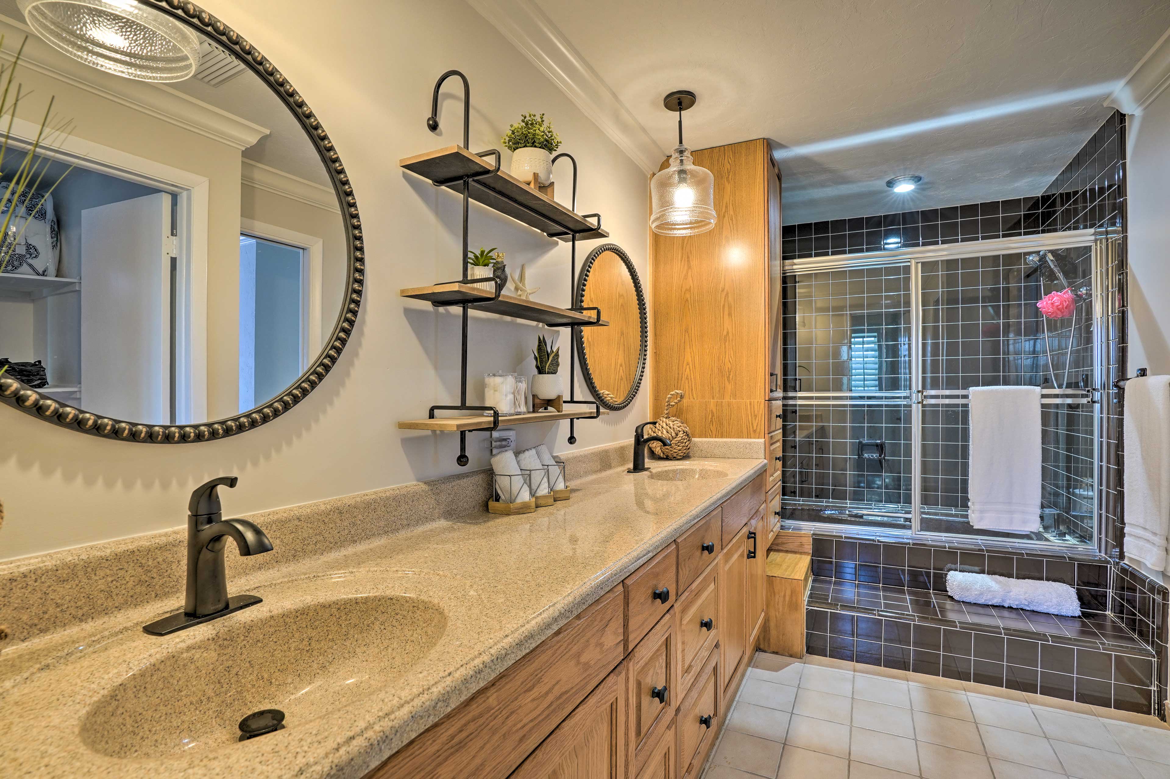 En-Suite Bathroom | Towels Provided