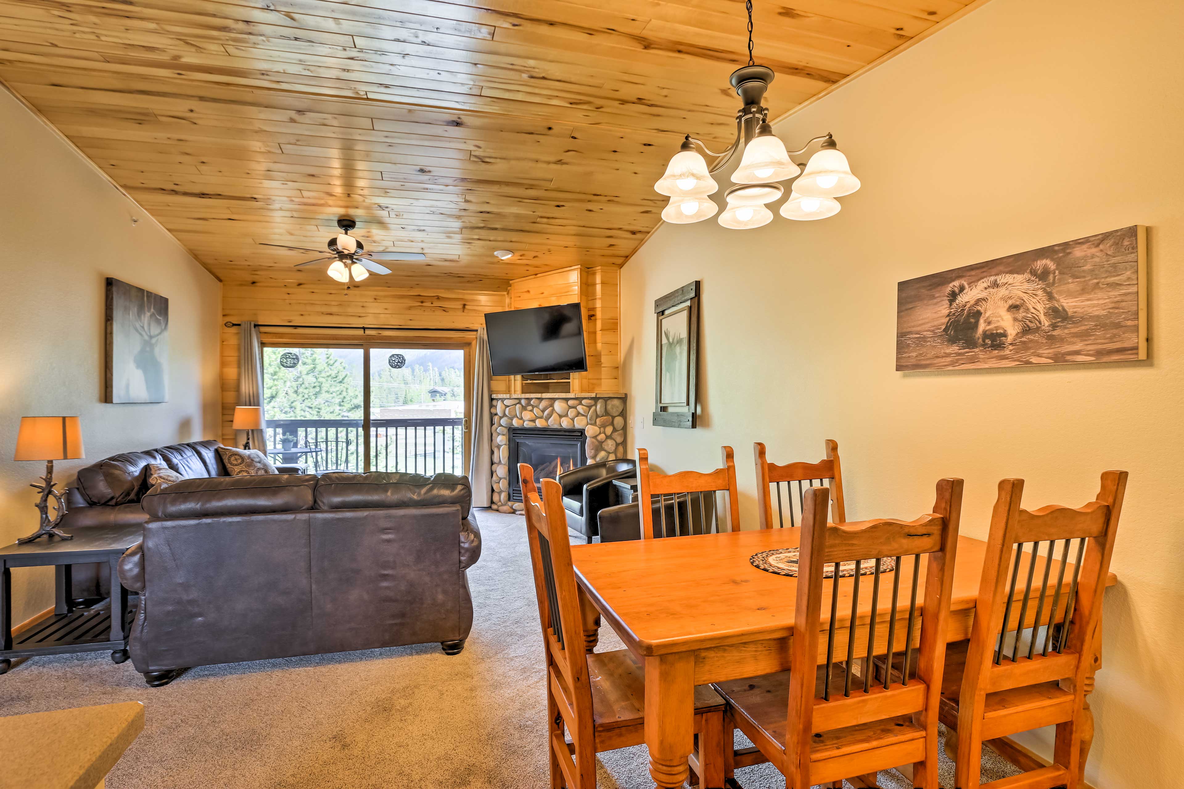 Dining Area | Dishware & Flatware Provided